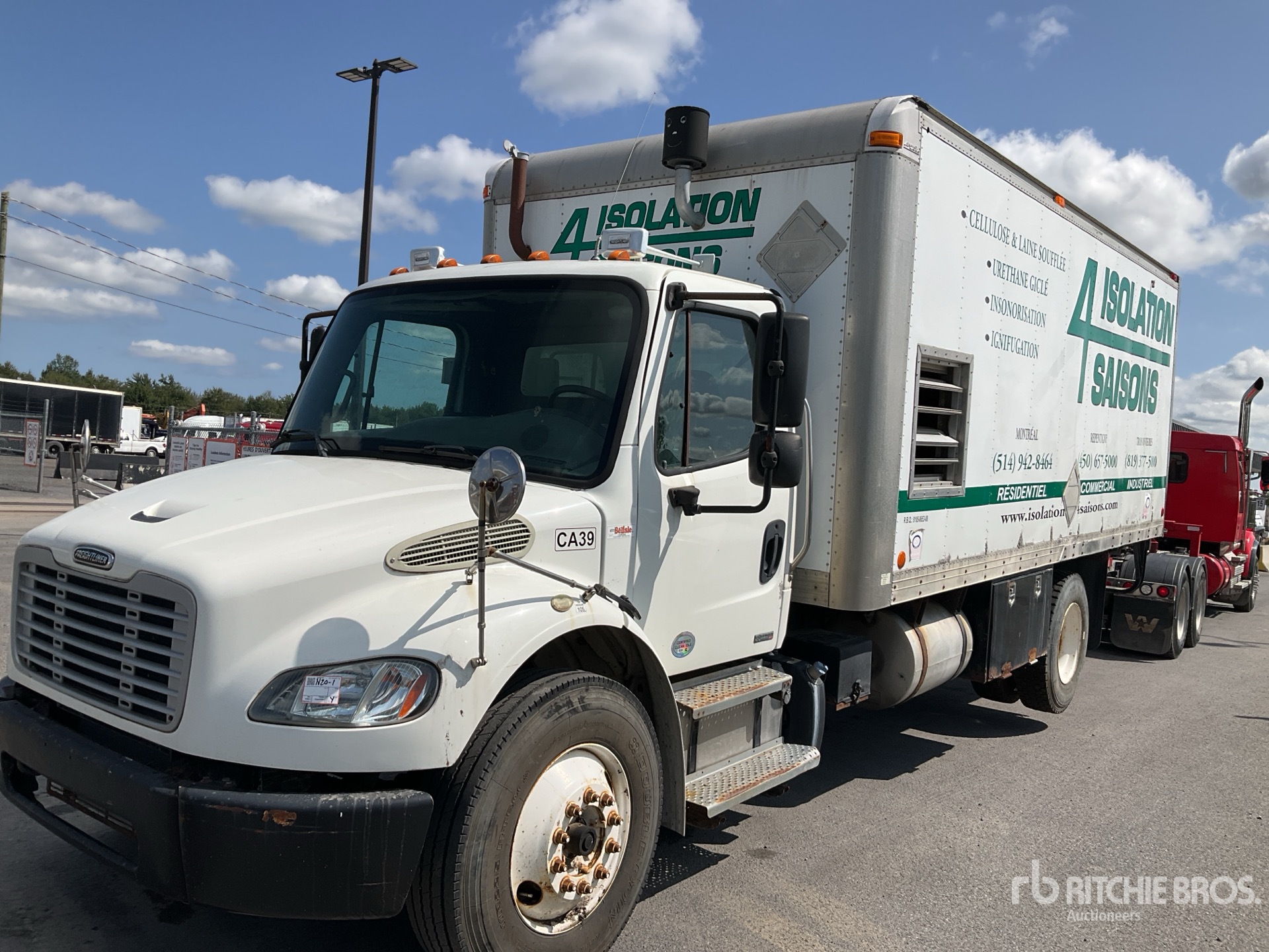 2011 Freightliner M2106