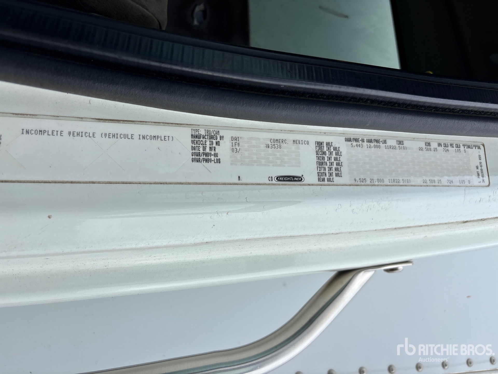 2011 Freightliner M2106
