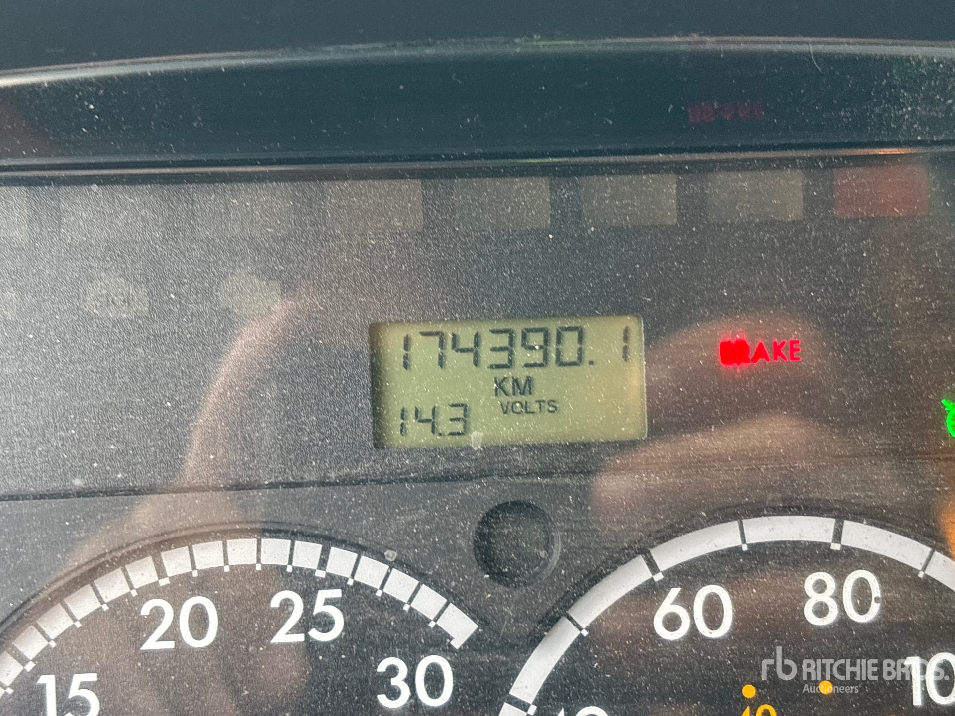 2011 Freightliner M2106