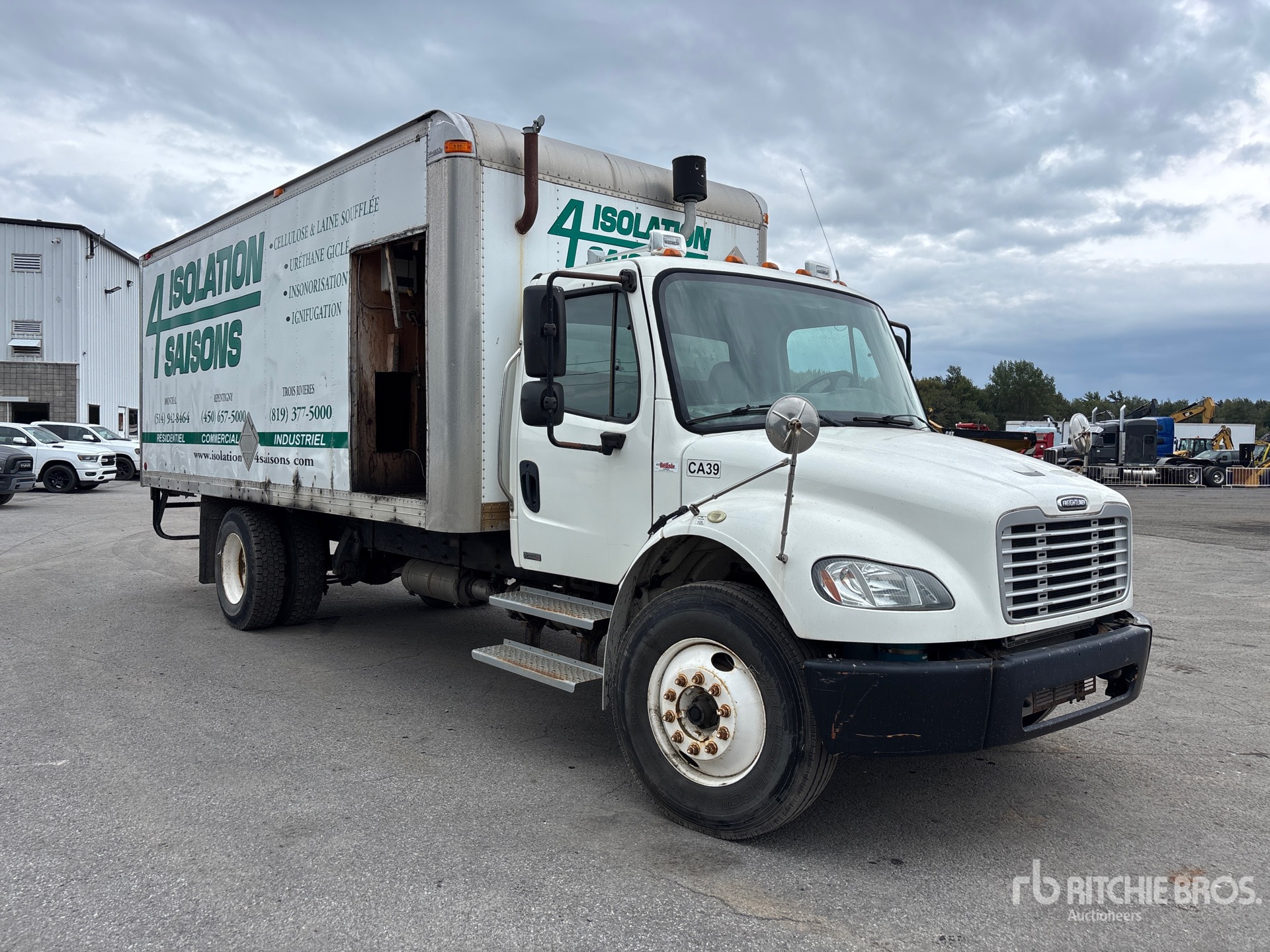 2011 Freightliner M2106