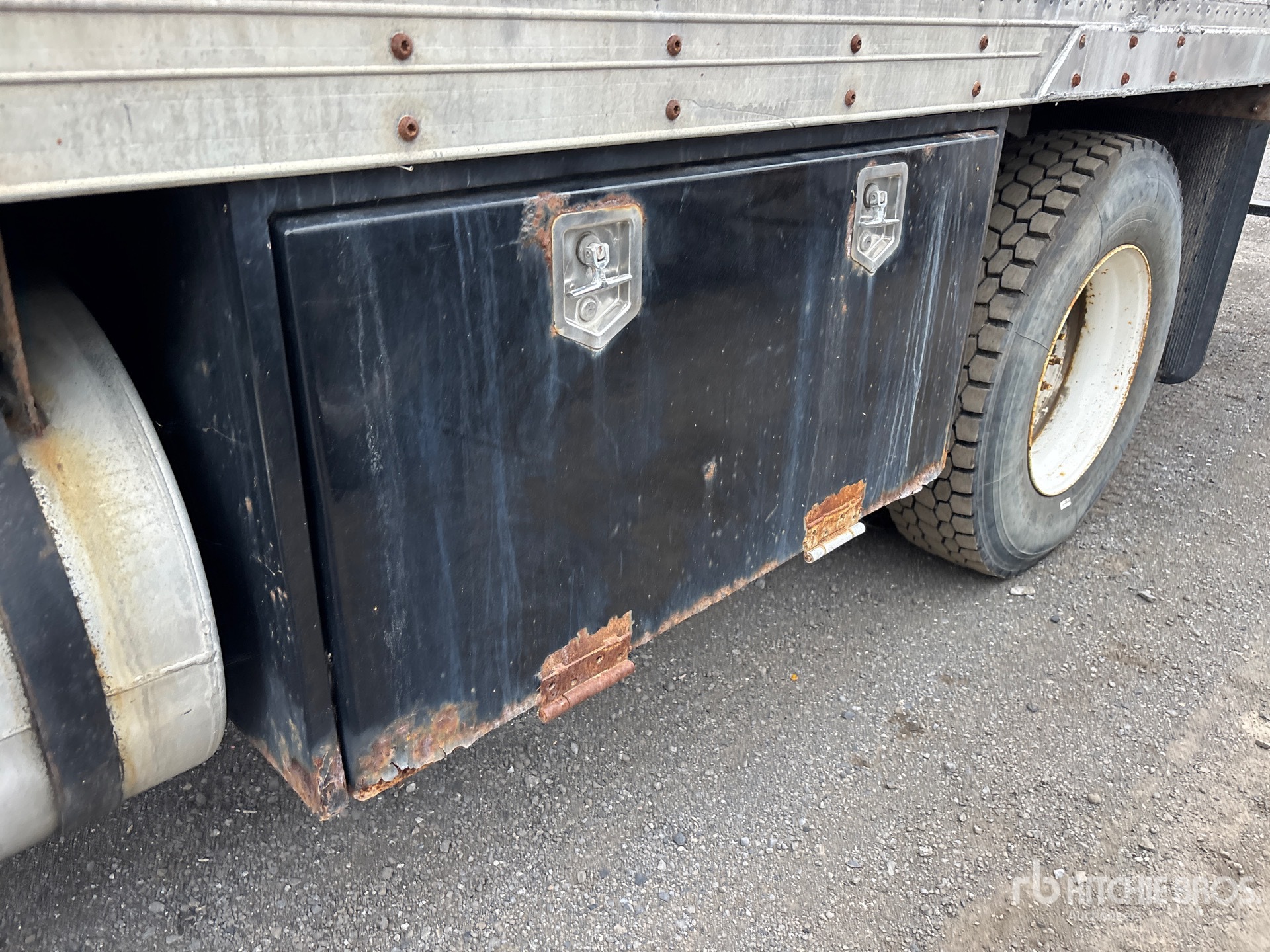 2011 Freightliner M2106