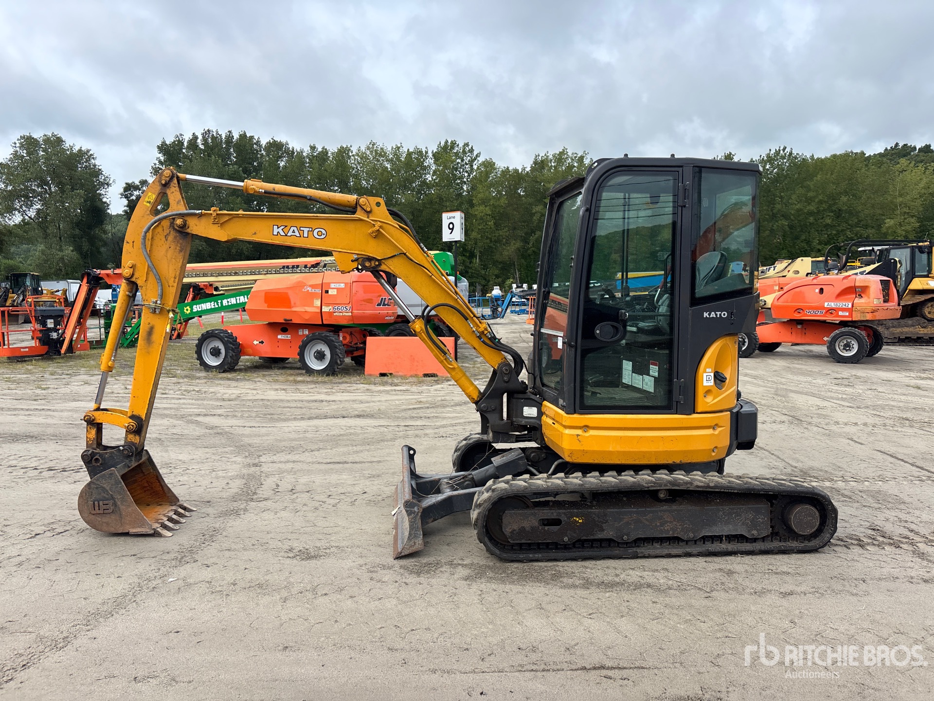 2022 Kato HD35V5