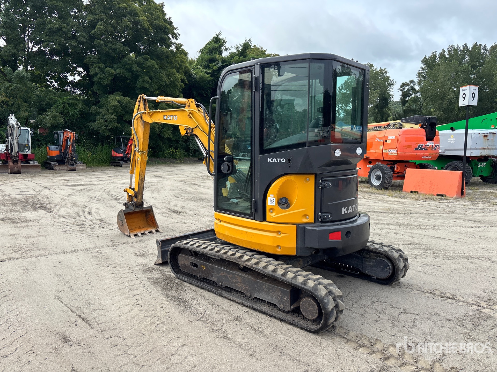2022 Kato HD35V5