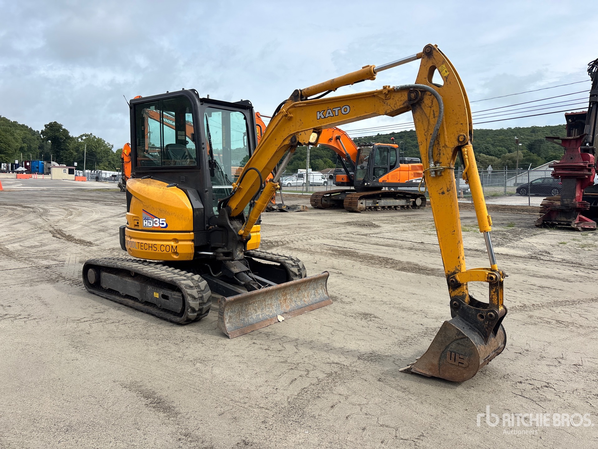 2022 Kato HD35V5