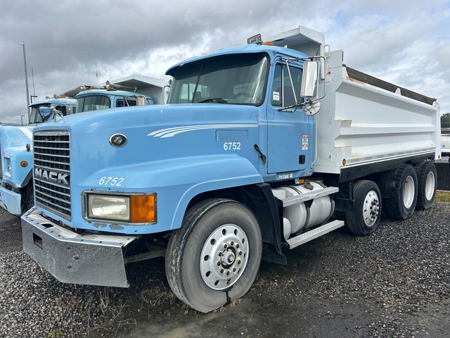 1995 Mack CL713 Tri/A Dump Truck 1995 Mack CL713 Tri/A Dump Truck