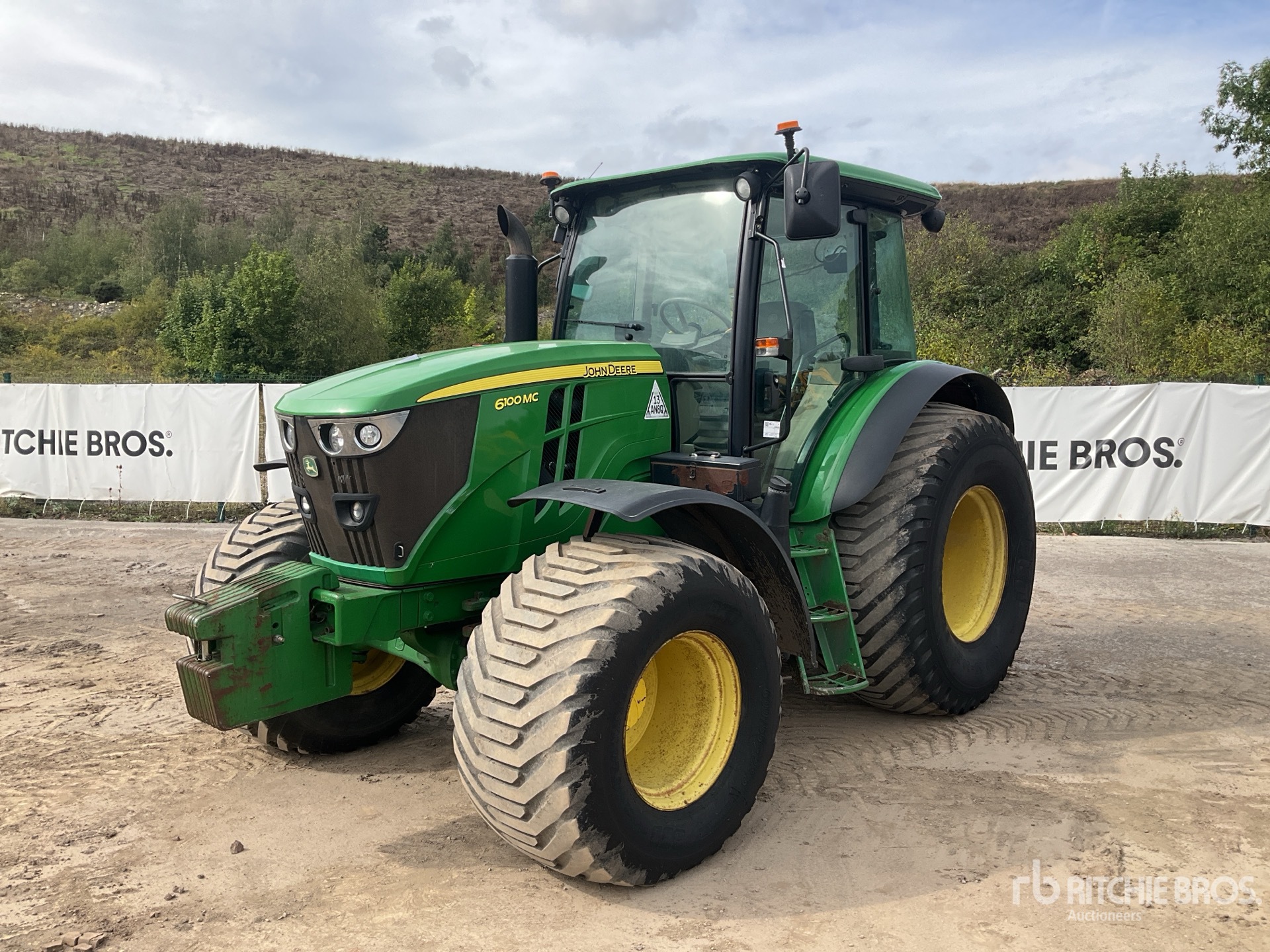 2016 John Deere 6100MC