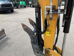 Hydraulics with Thumb Cylinder