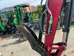 Hydraulics with Thumb Cylinder
