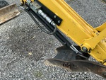 Hydraulics with Thumb Cylinder