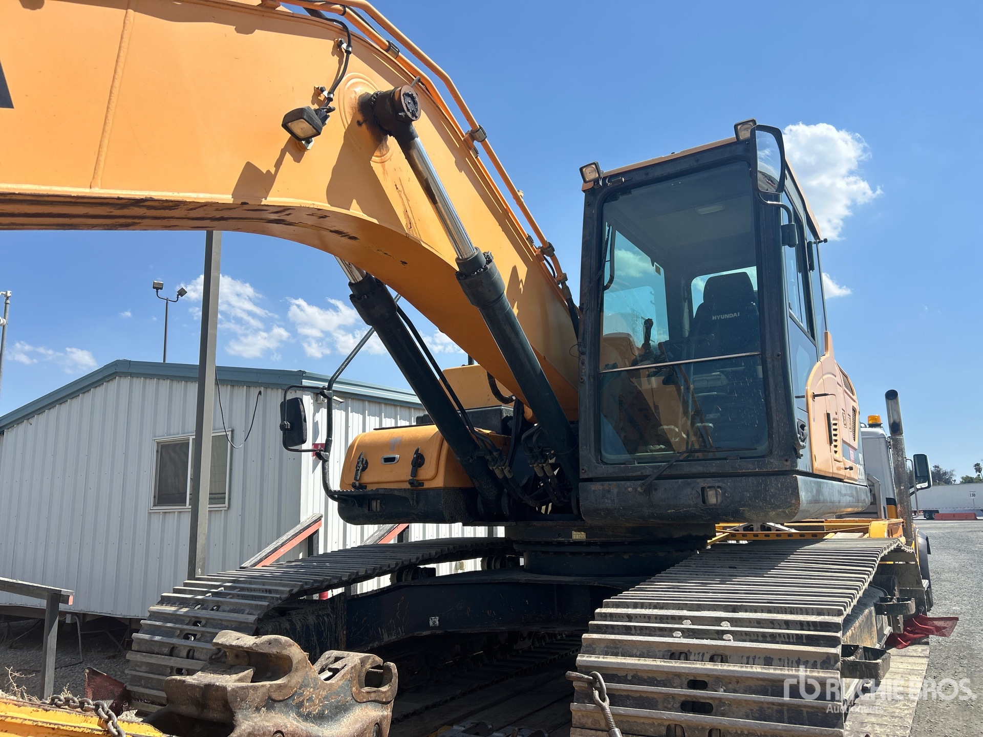 Photo of 2014 Hyundai HX220L