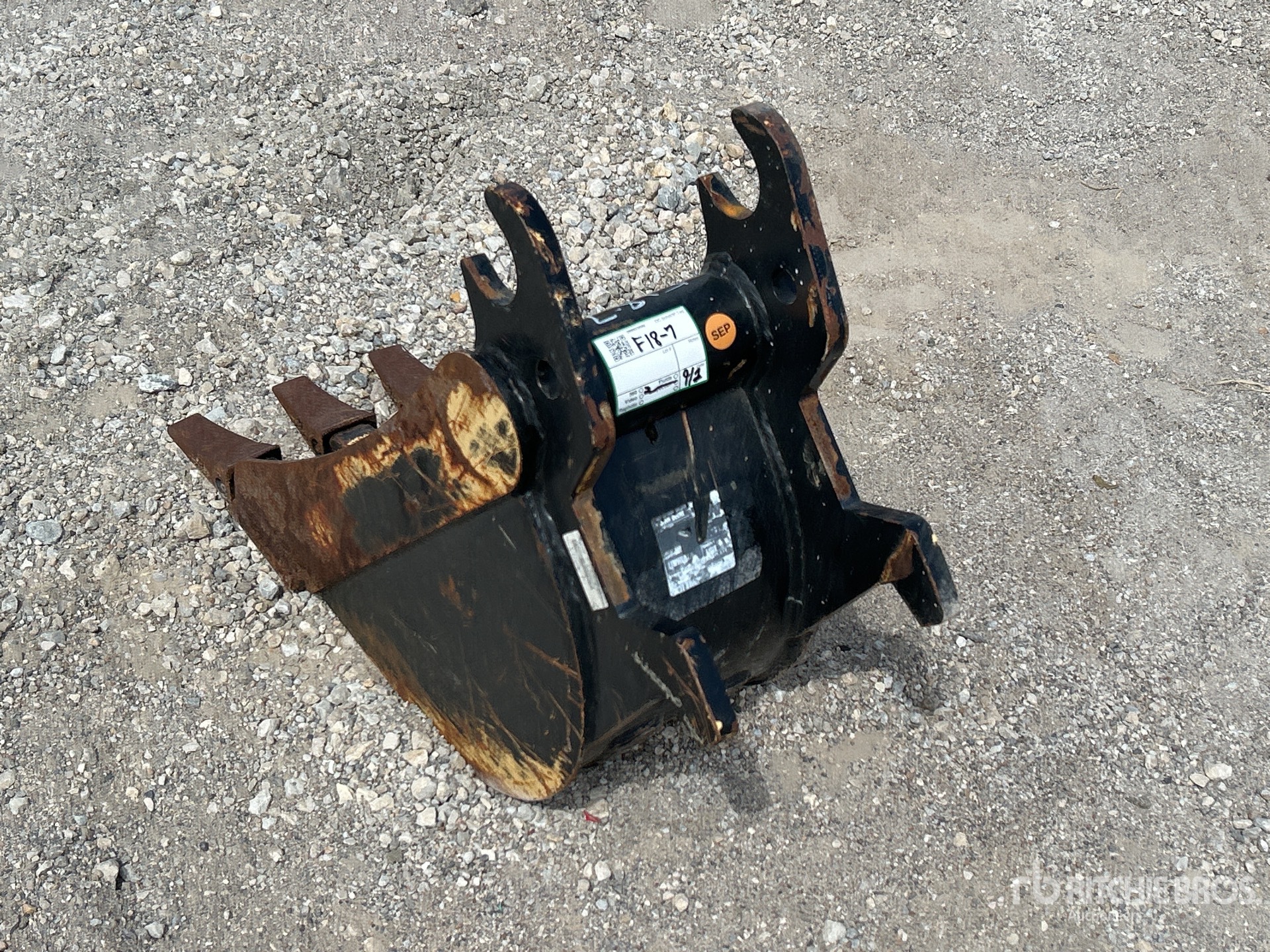John Deere 12 IN Q/C DIGGING