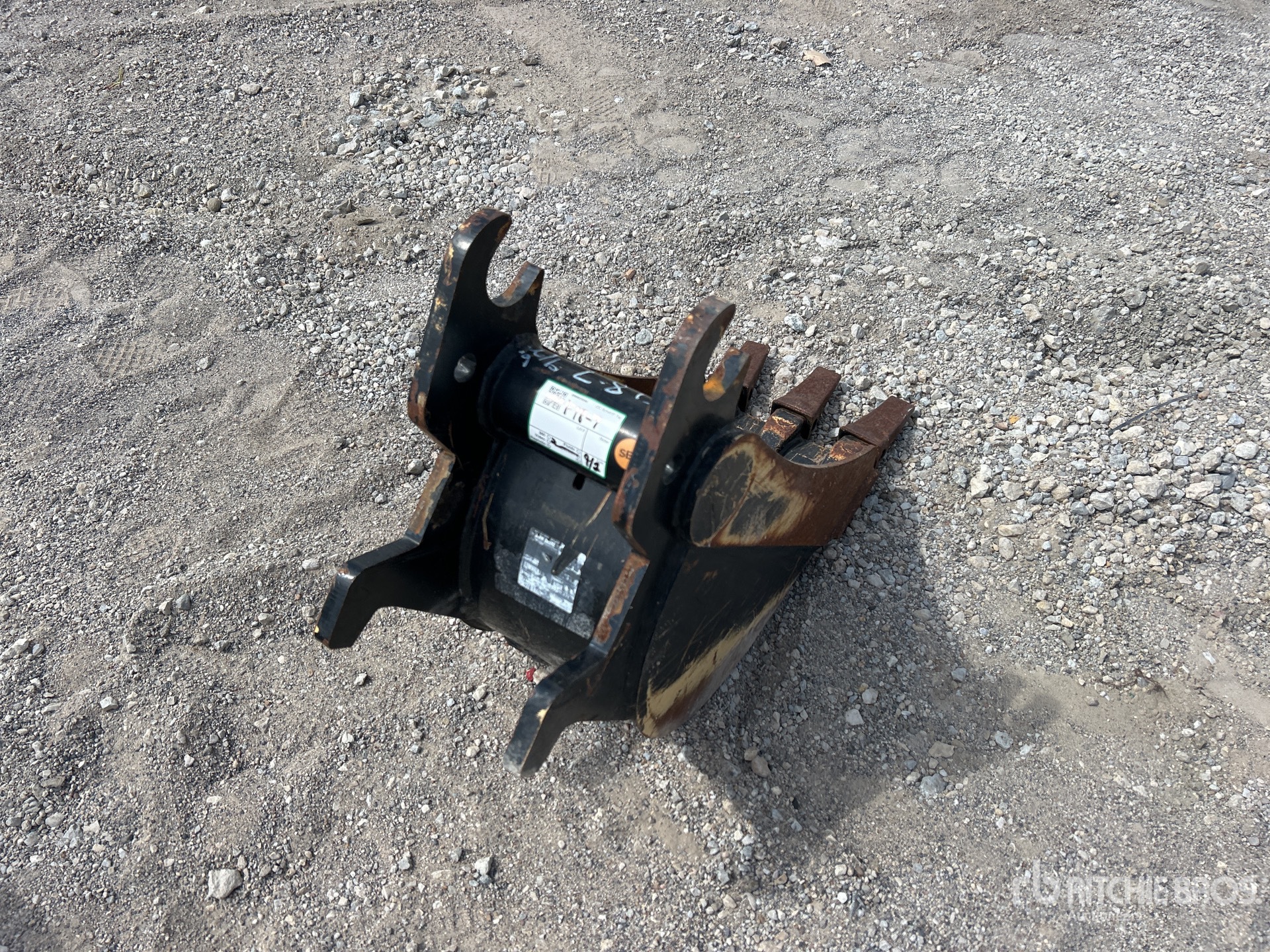 John Deere 12 IN Q/C DIGGING