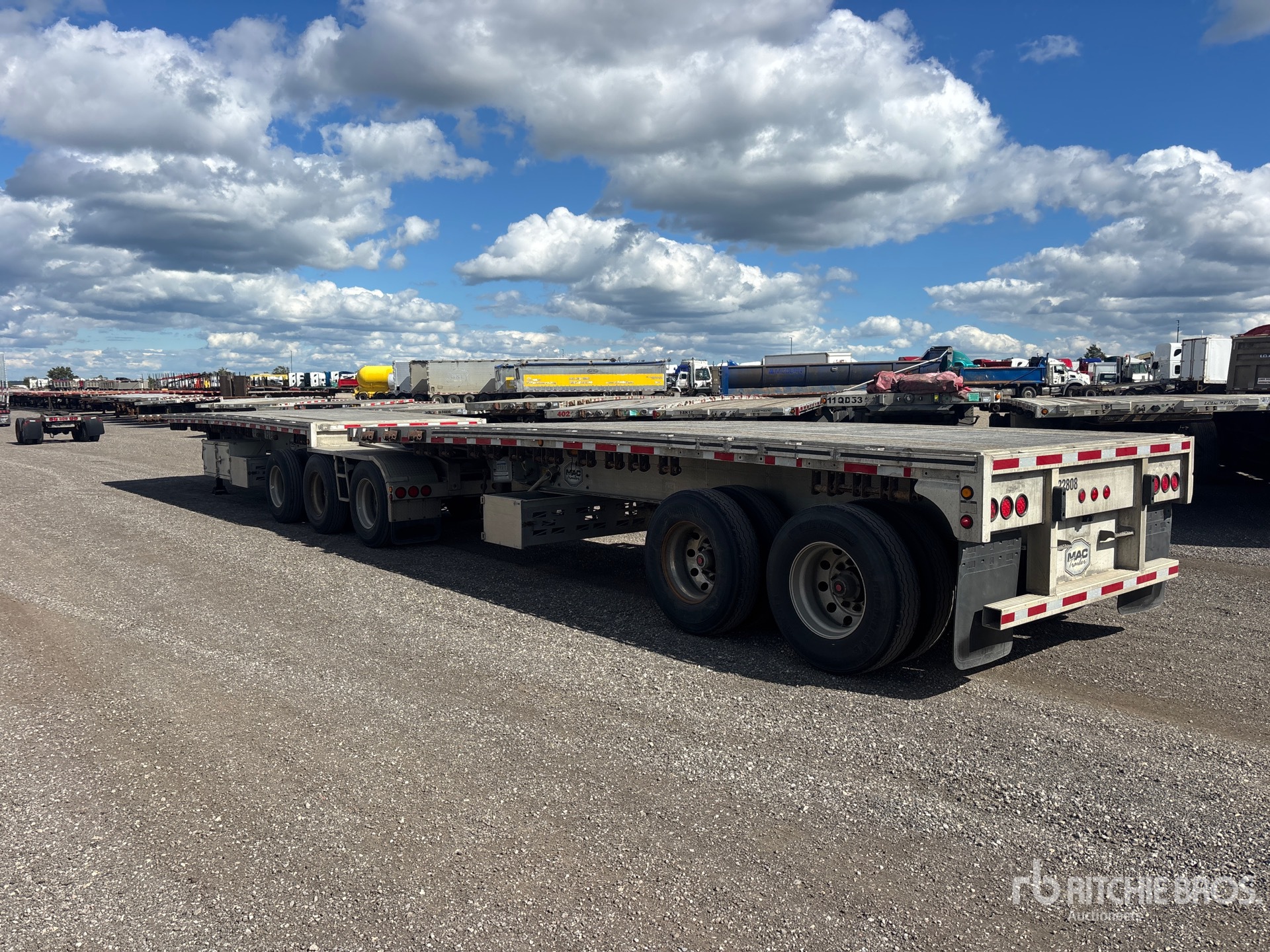 2013 Mac 32 FT TRI/A SUPER B-TRAIN LEAD
