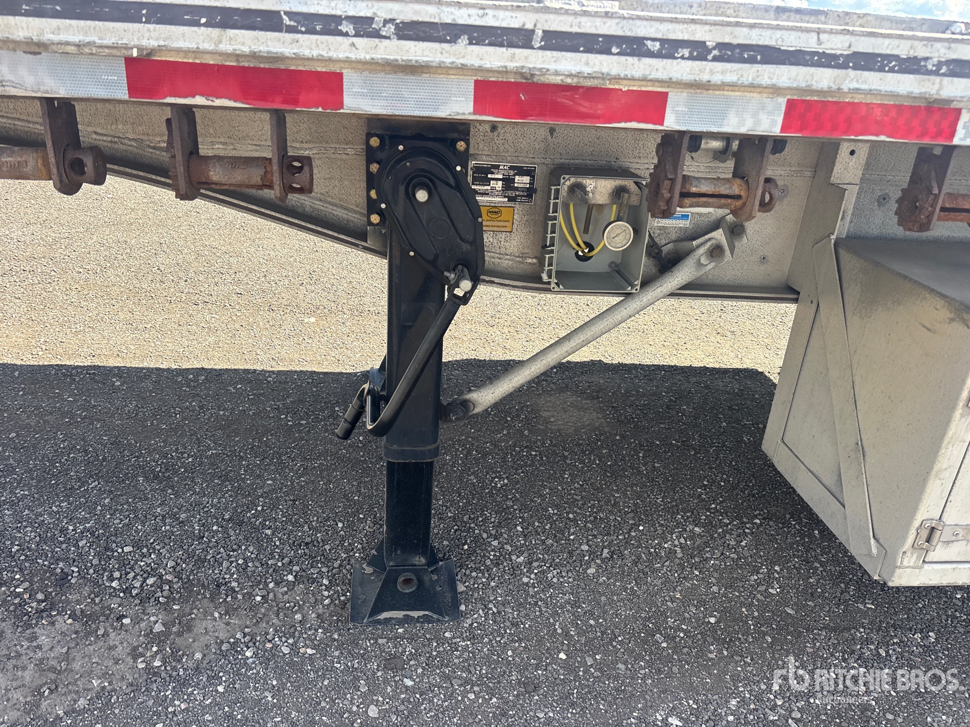 2013 Mac 32 FT TRI/A SUPER B-TRAIN LEAD