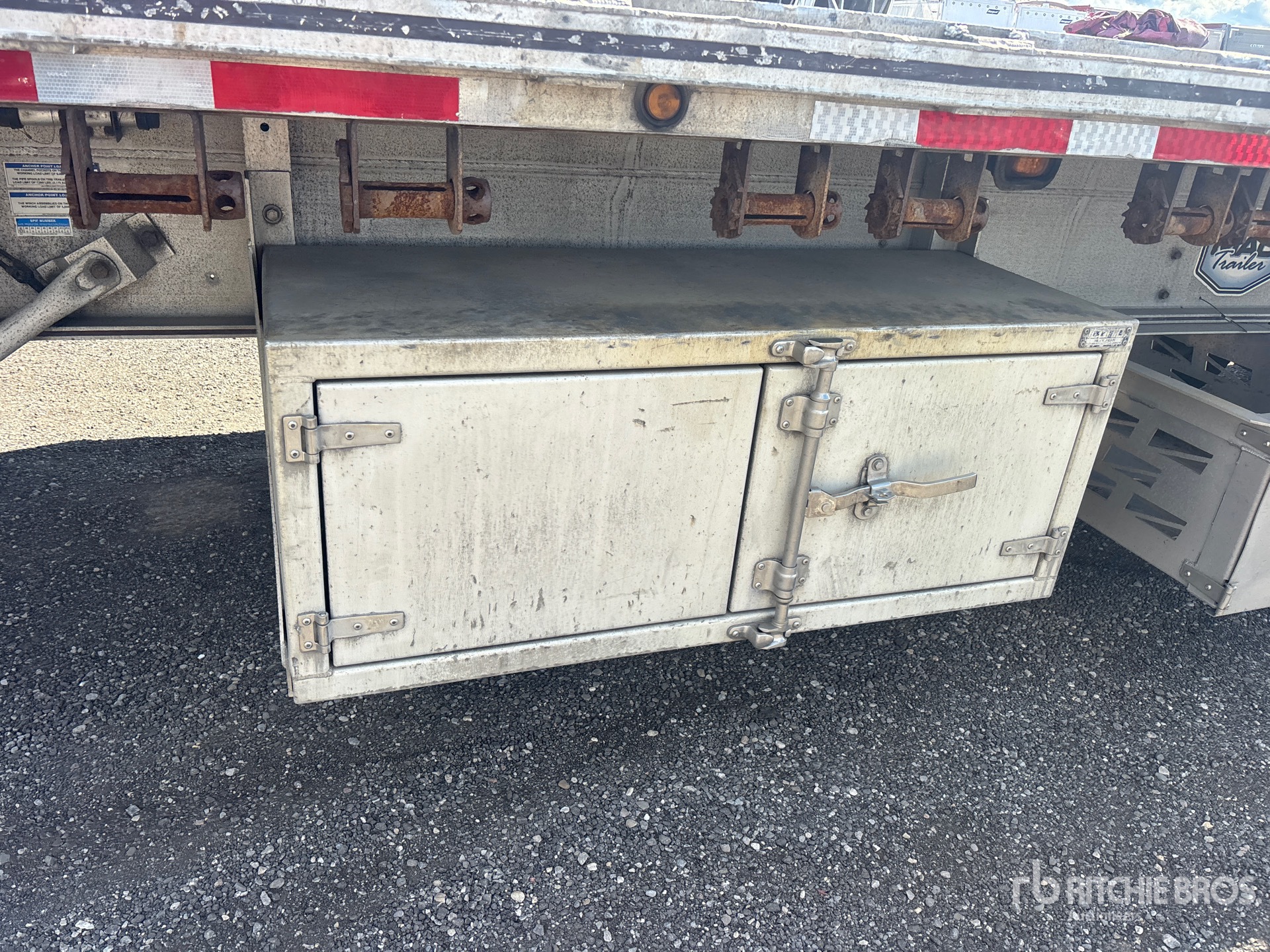 2013 Mac 32 FT TRI/A SUPER B-TRAIN LEAD