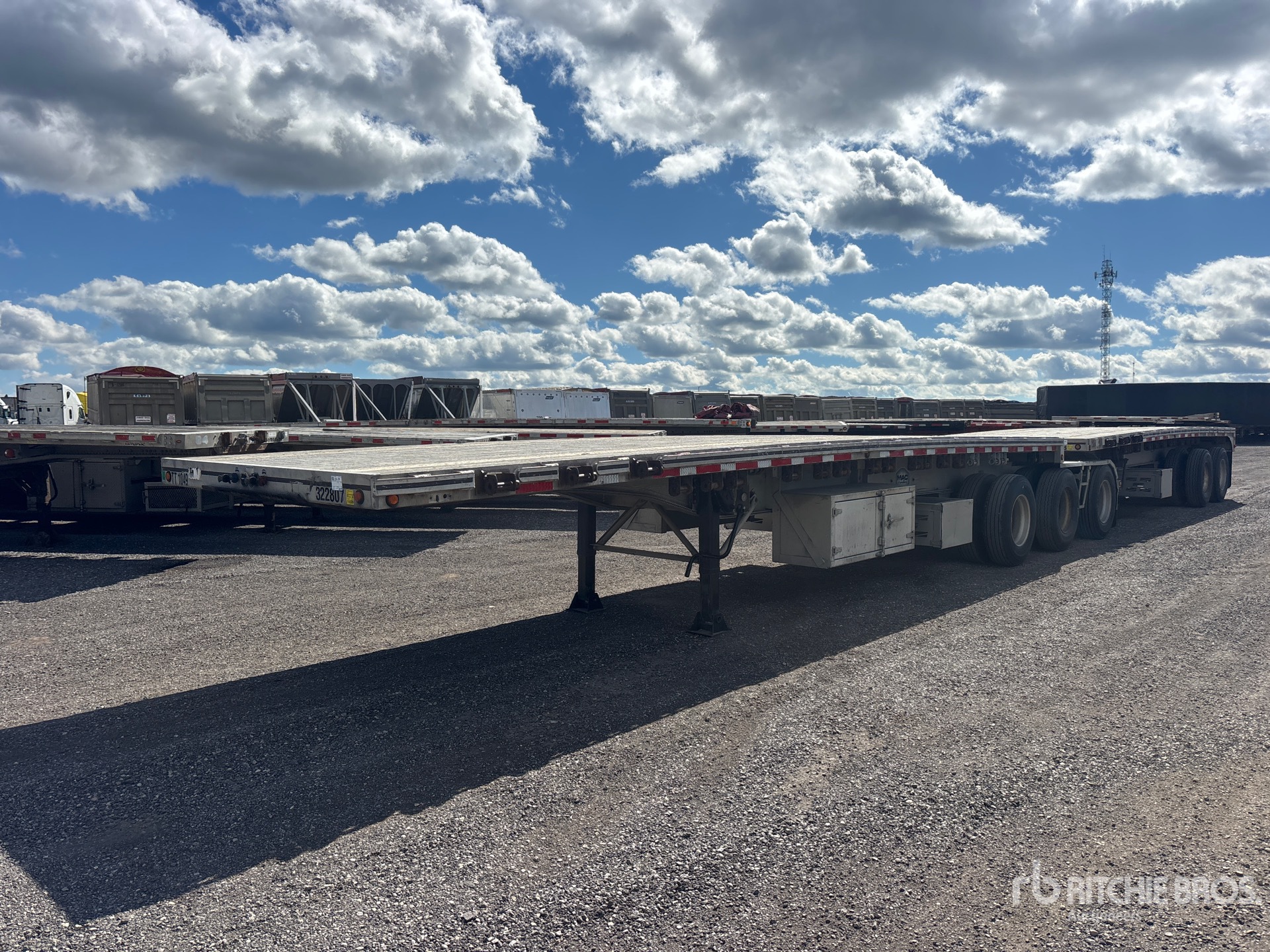 2013 Mac 32 FT TRI/A SUPER B-TRAIN LEAD