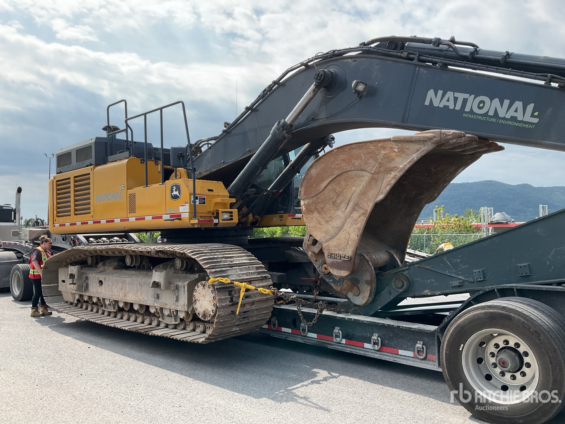Photo of 2018 John Deere 470GLC