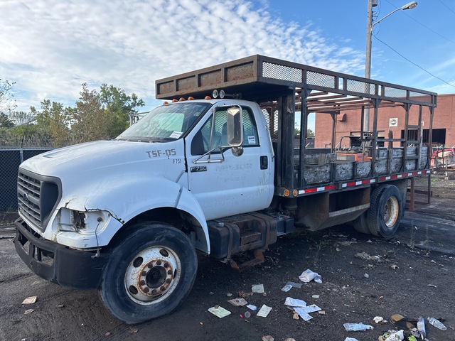2000 Ford F-750 XL 4x2 Flatbed Truck (Inoperable) 2000 Ford F-750 XL 4x2 Flatbed Truck (Inoperable)