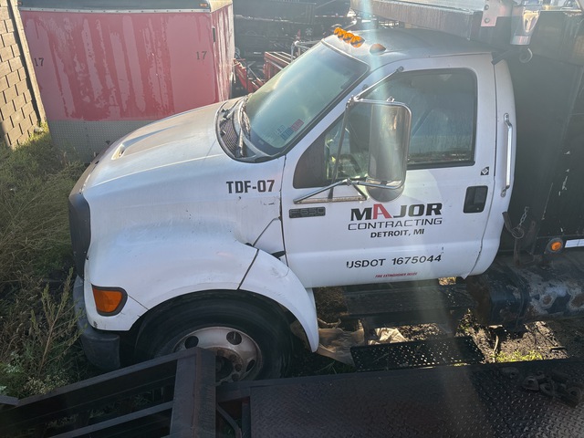 2004 Ford F-650 XLT XL 4x2 S/A Dump Truck (Inoperable)