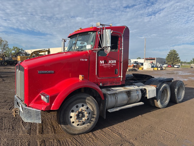 2005 Kenworth T800 6x4 T/A Day Cab Truck Tractor 2005 Kenworth T800 6x4 T/A Day Cab Truck Tractor
