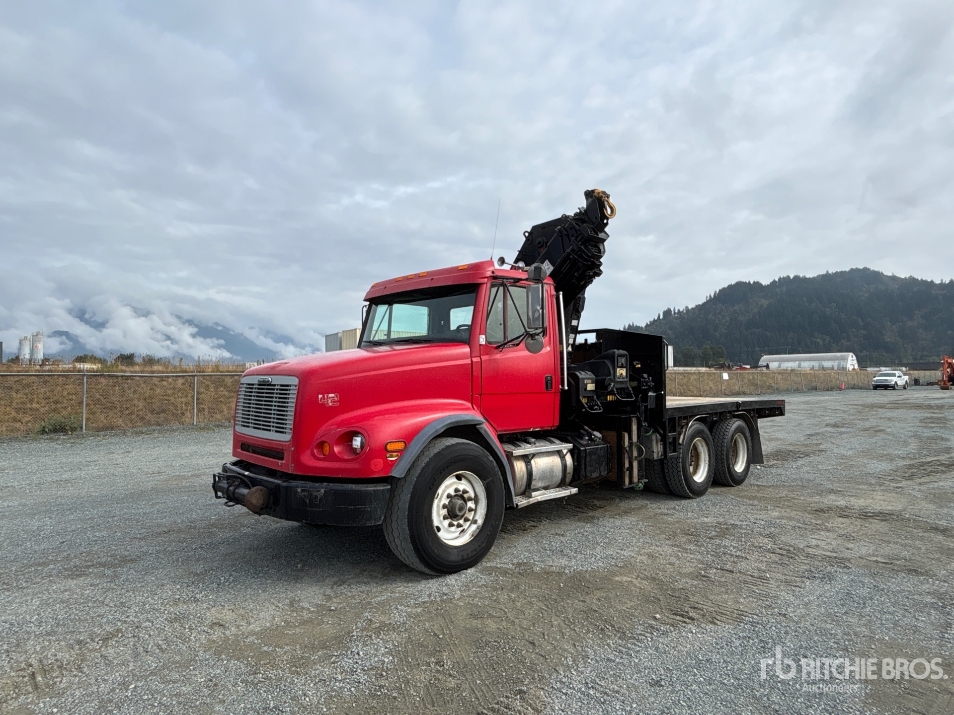 2001 Freightliner FL 112