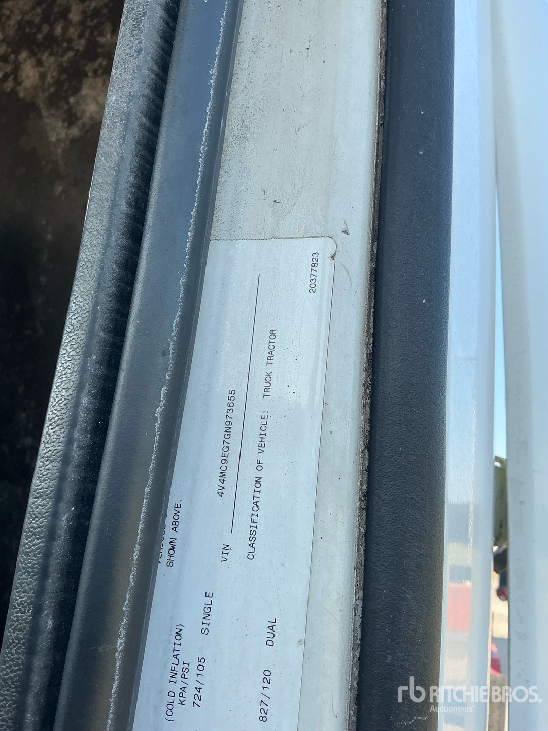 Photo of 2016 Volvo VNM