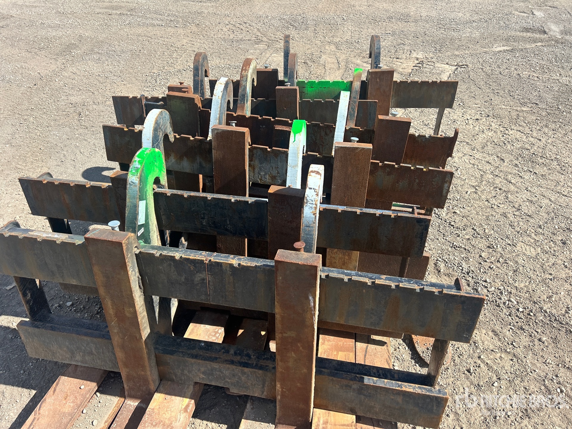 Caterpillar QUANTITY OF (6) 52 IN