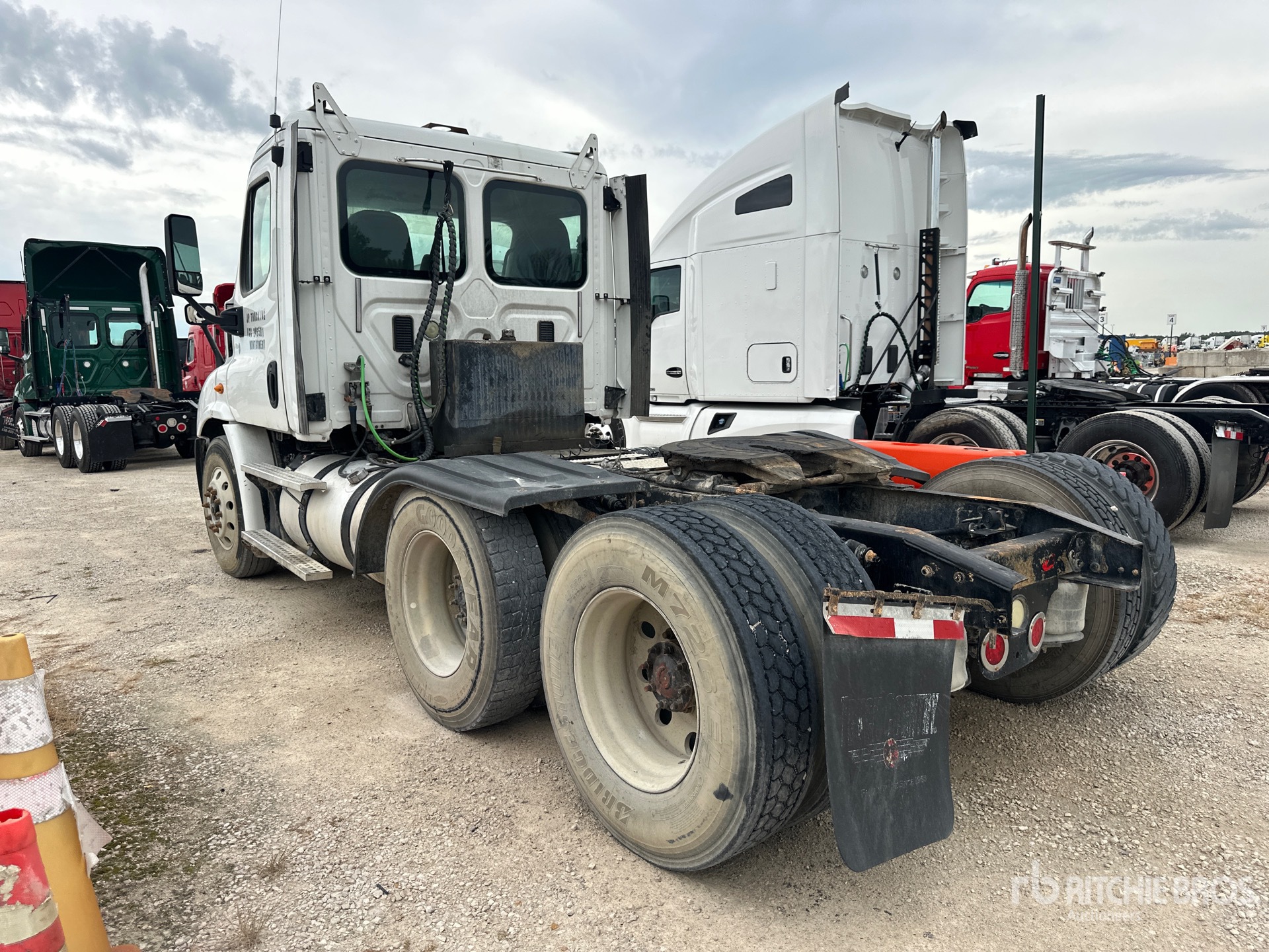 2013 Freightliner CASCADIA 113