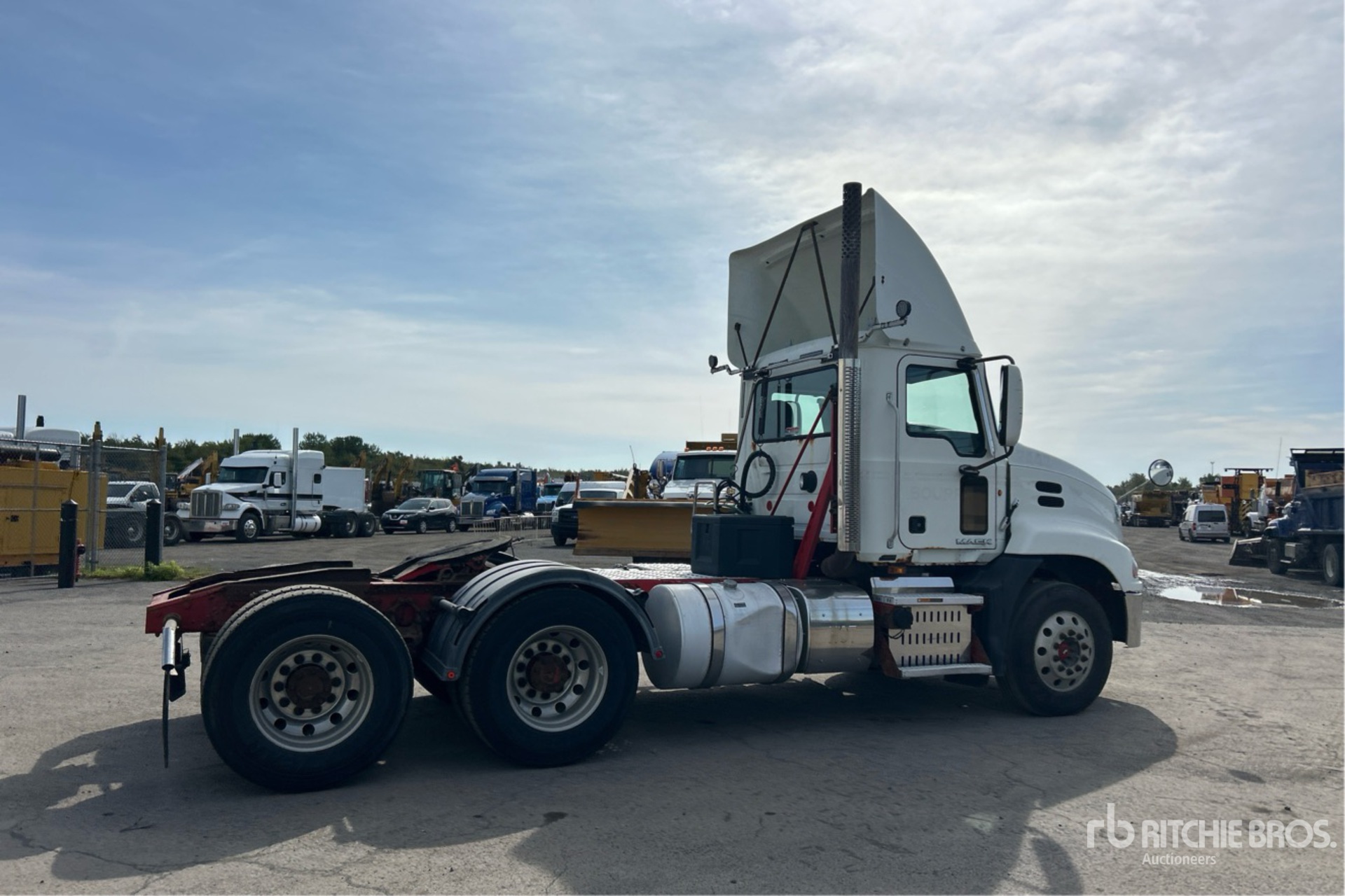 2015 Mack CXU613