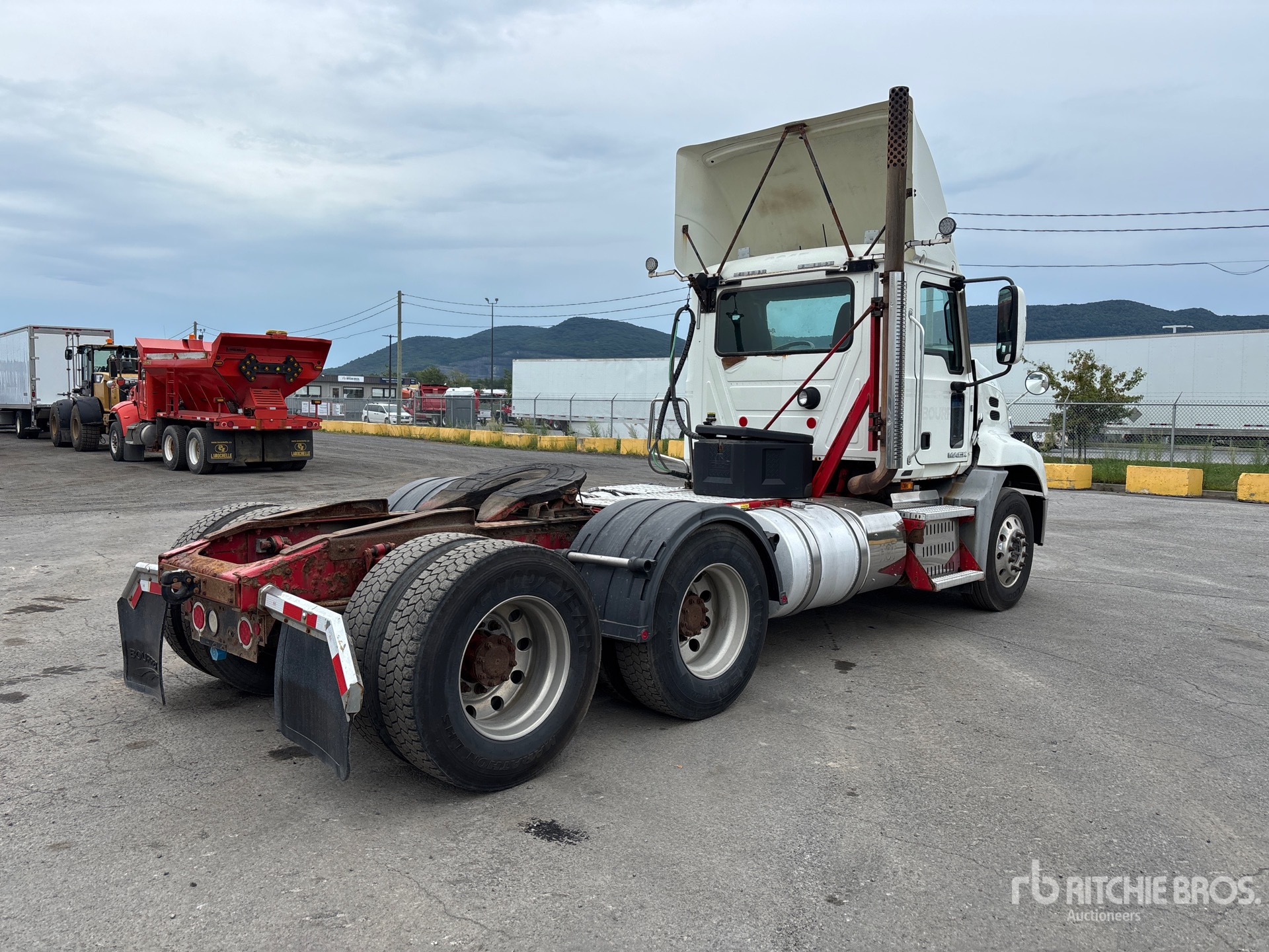 2015 Mack CXU613