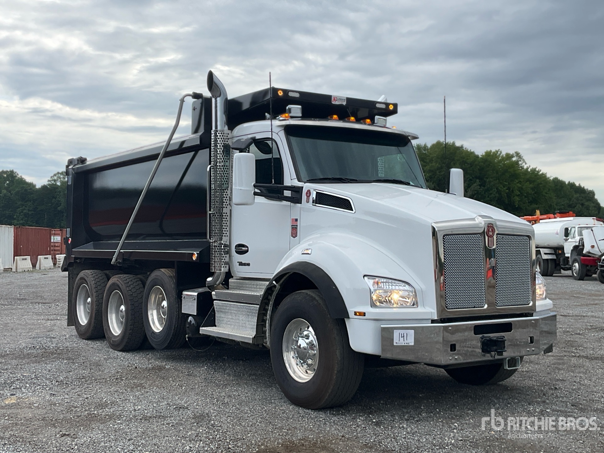 2025 Kenworth T880