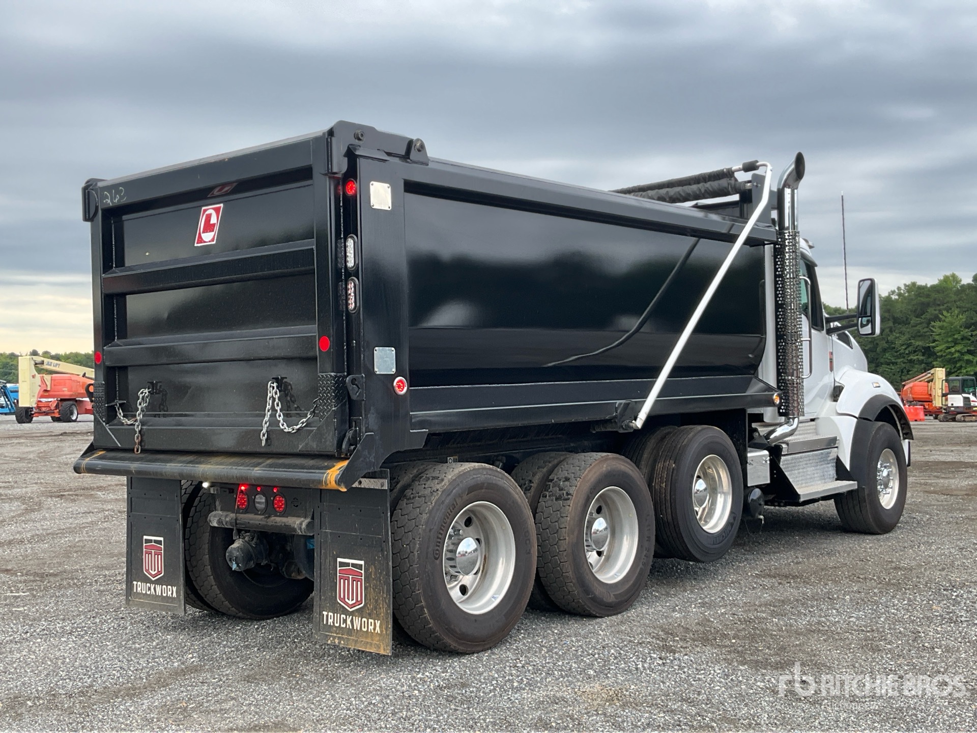 2025 Kenworth T880