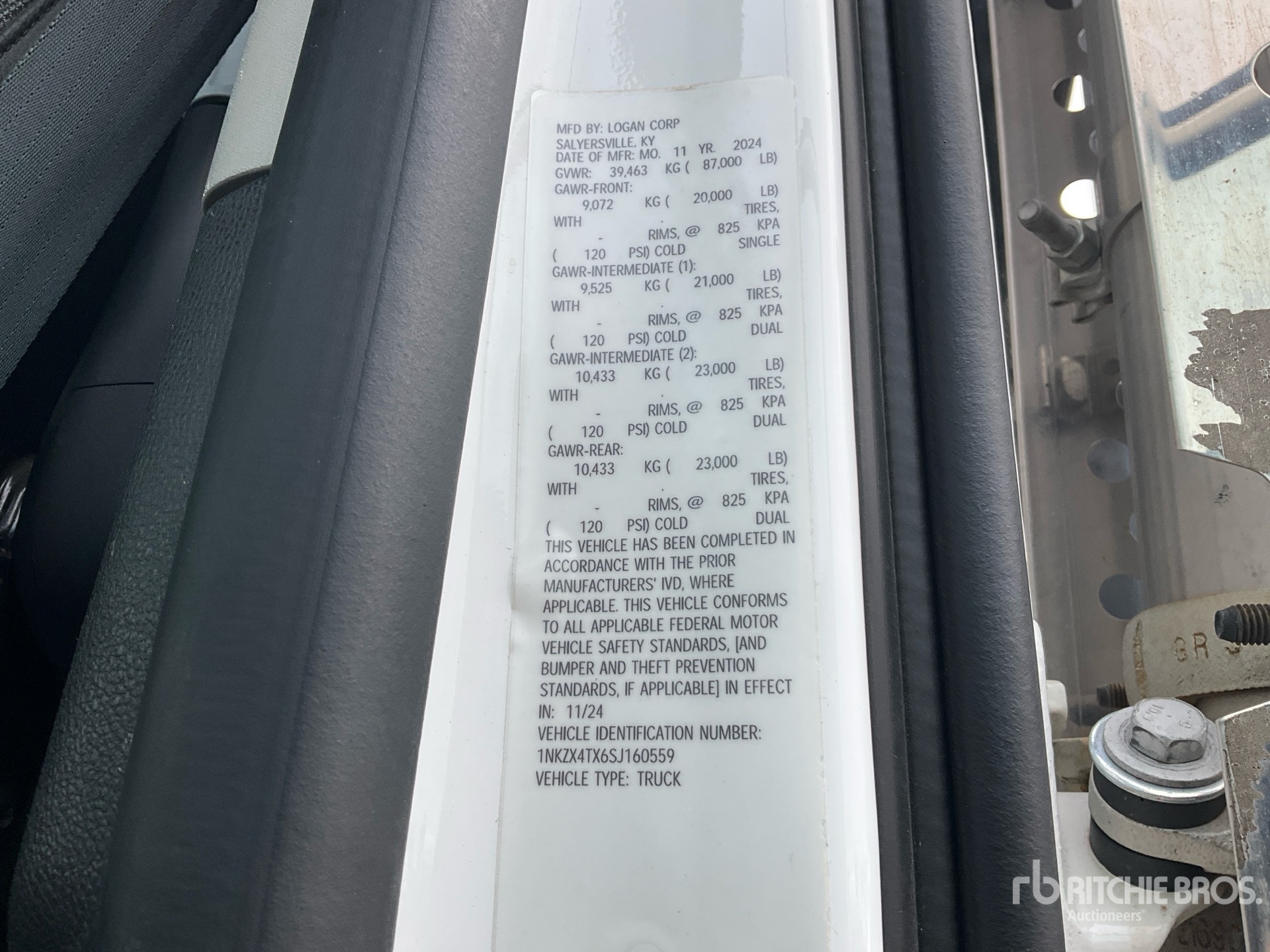 2025 Kenworth T880
