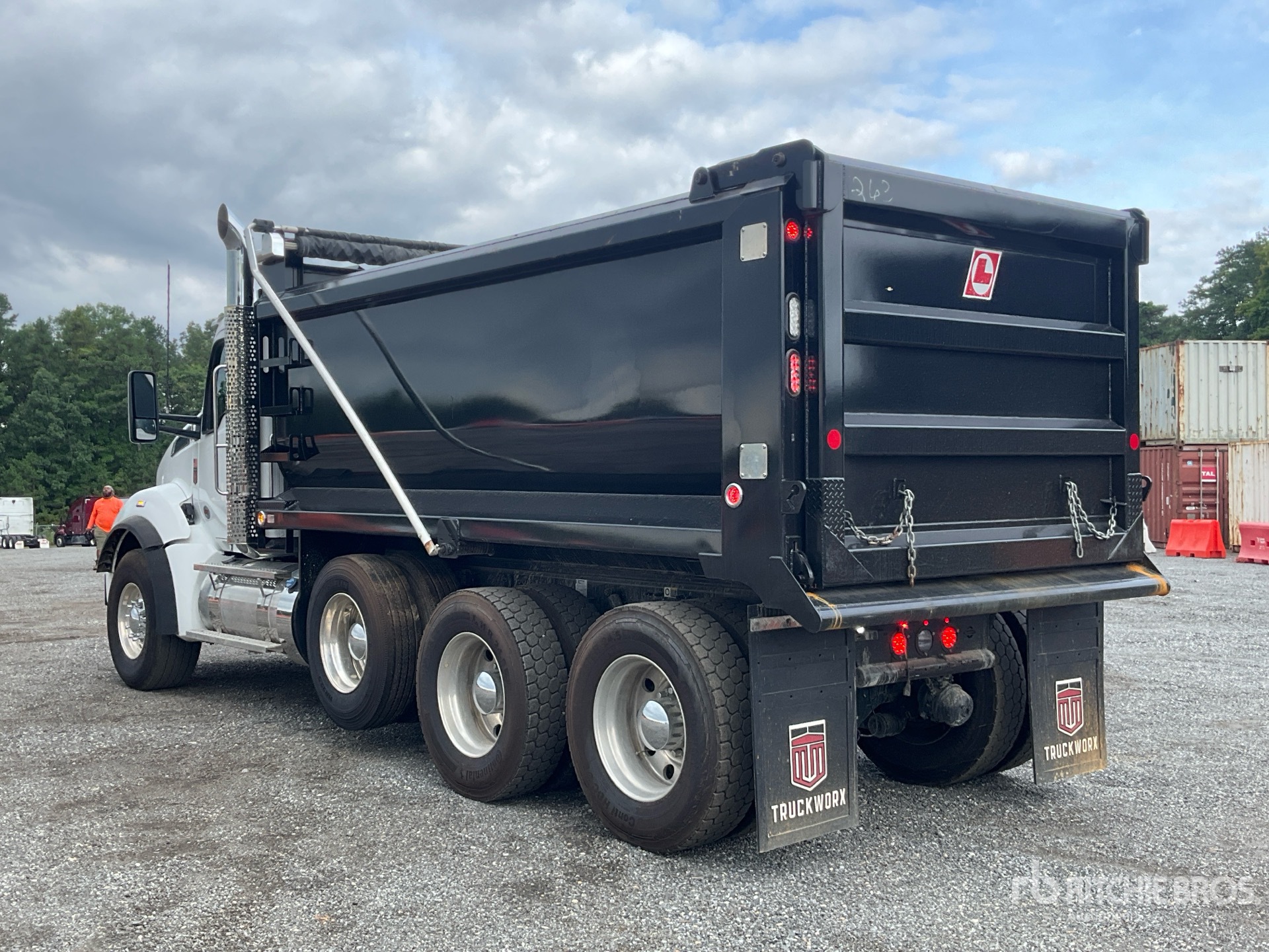 2025 Kenworth T880
