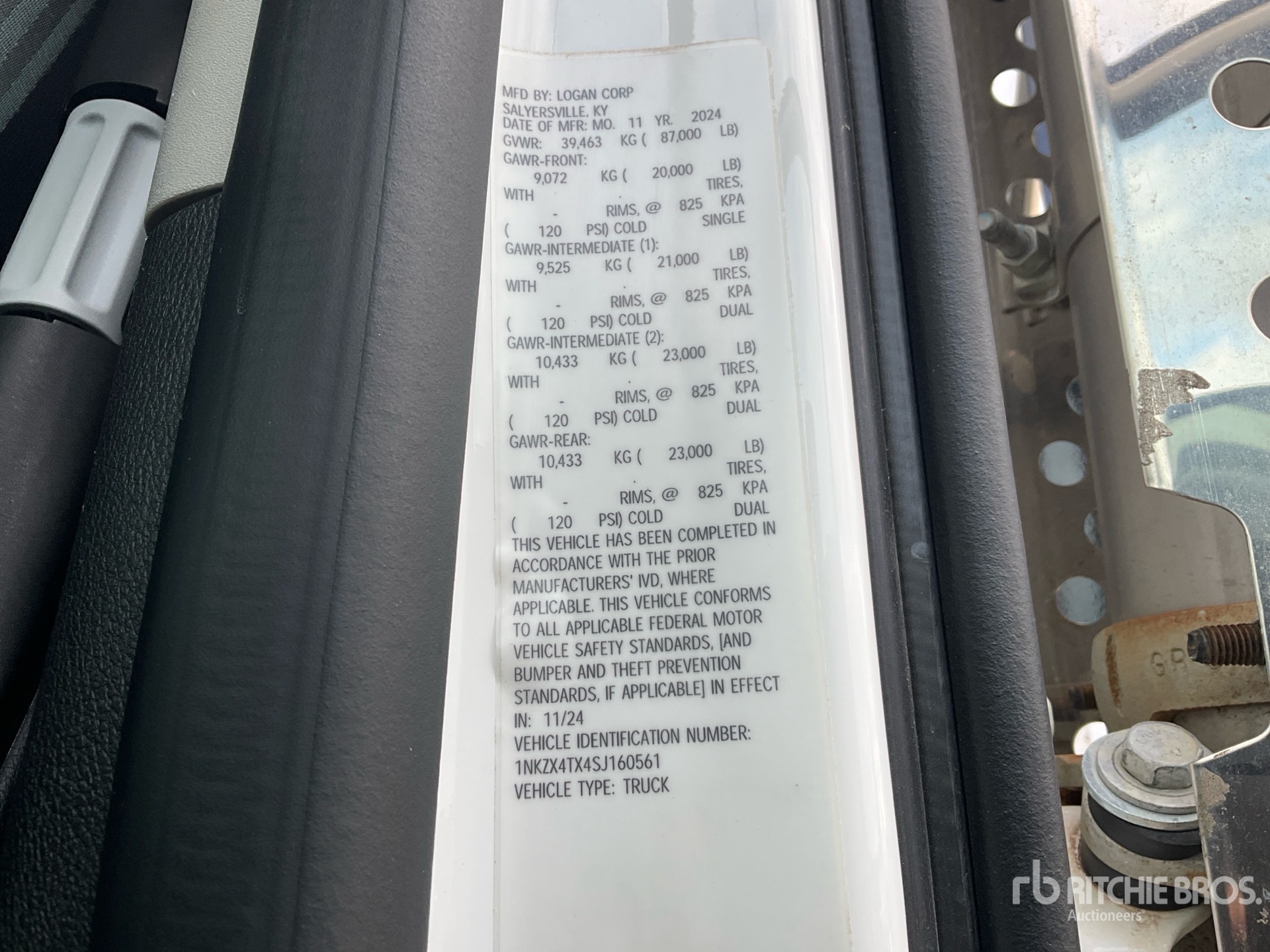 2025 Kenworth T880