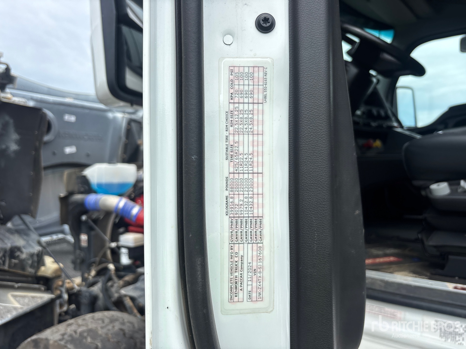 2025 Kenworth T880