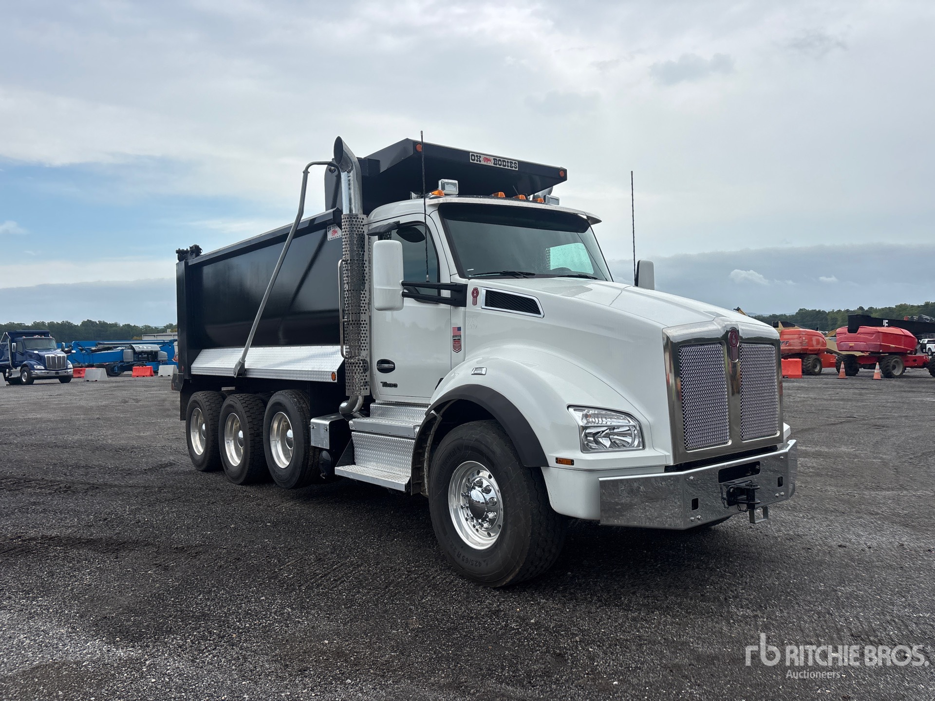 2025 Kenworth T880