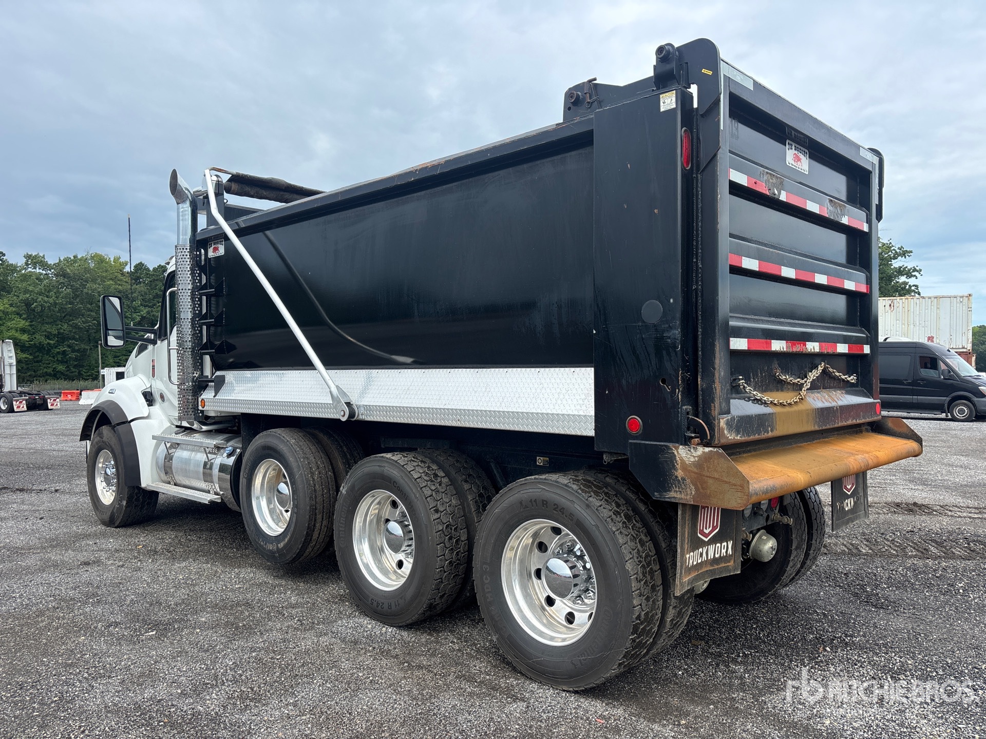 2025 Kenworth T880