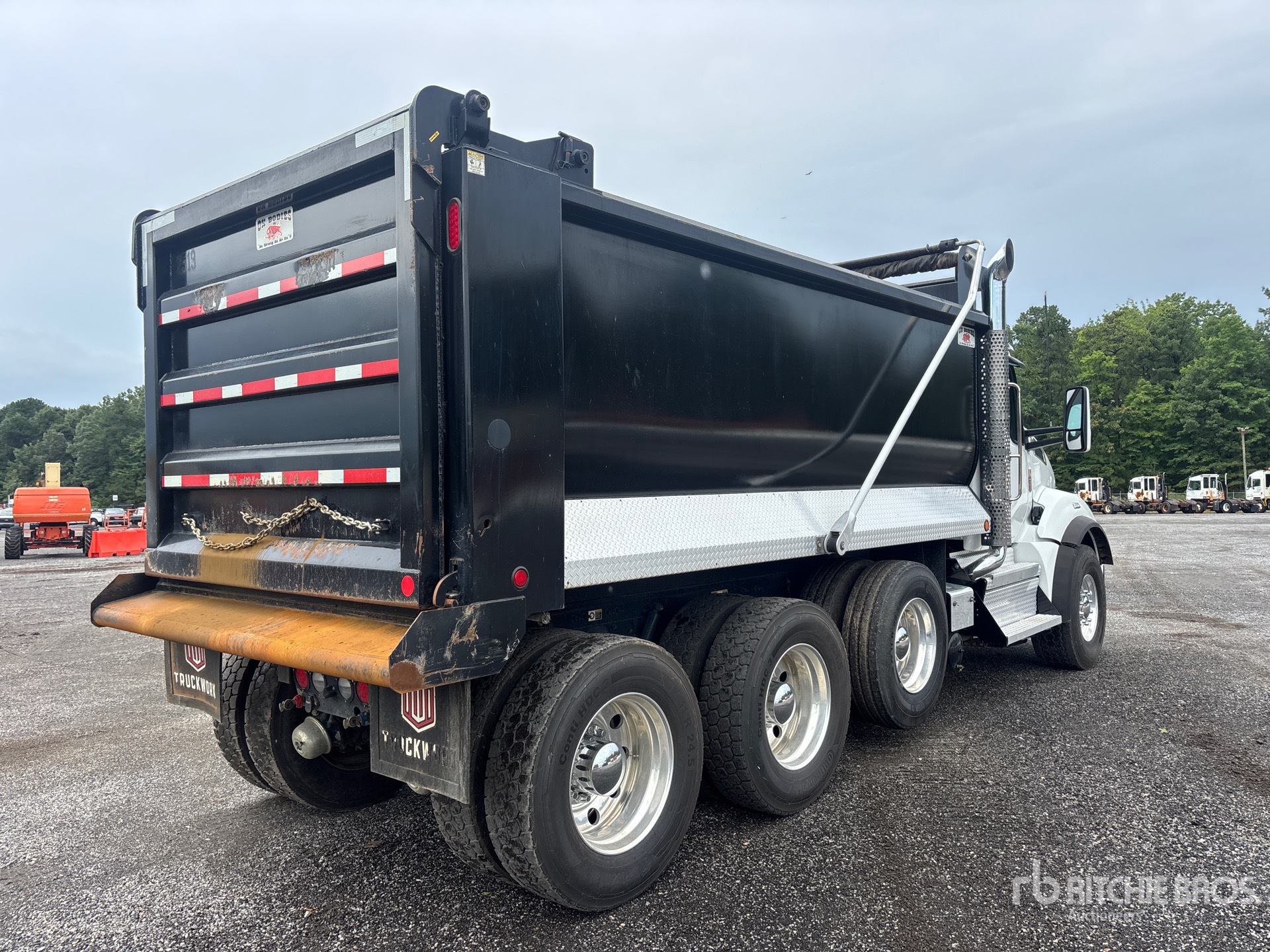 2025 Kenworth T880