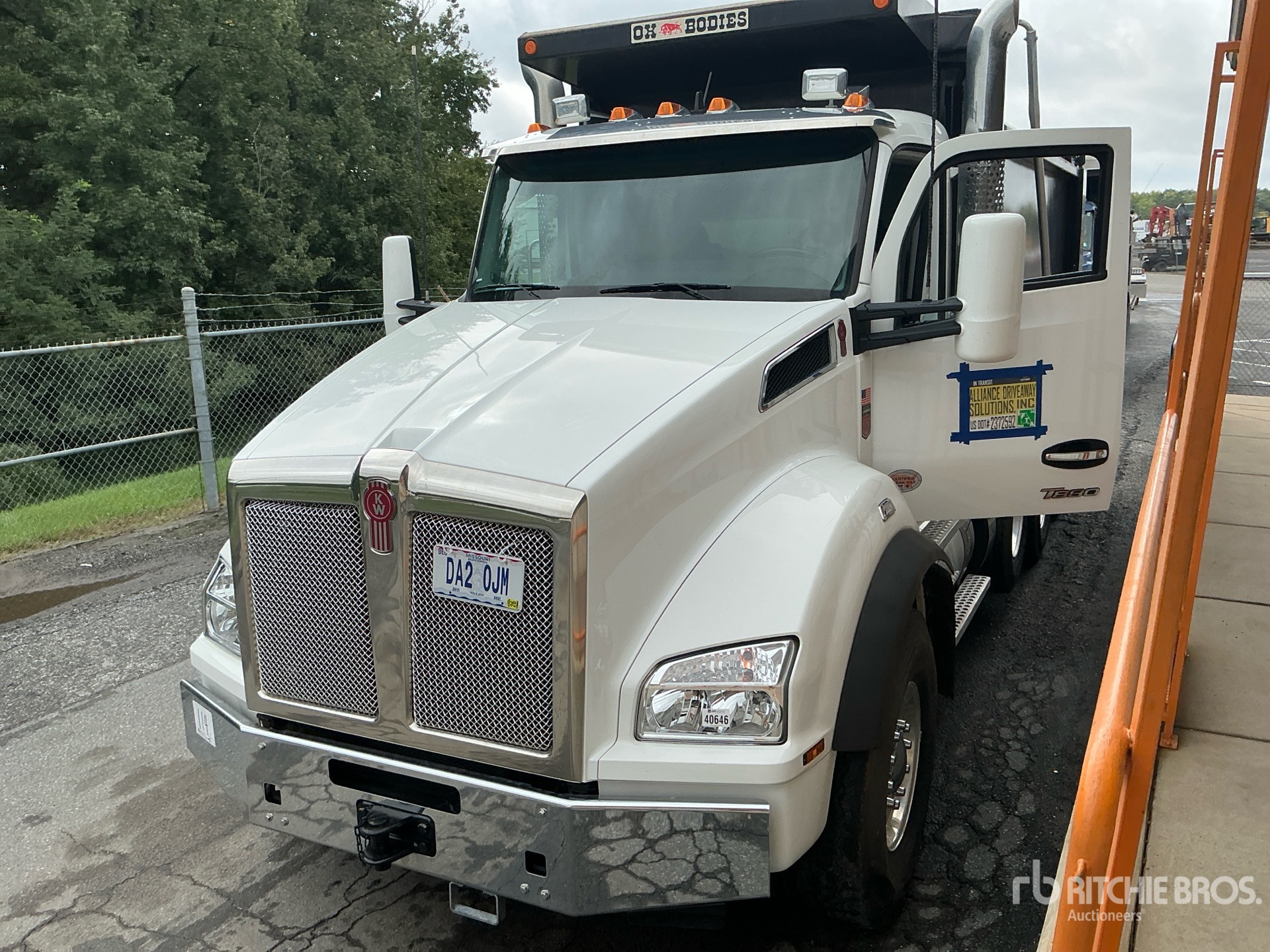 2025 Kenworth T880