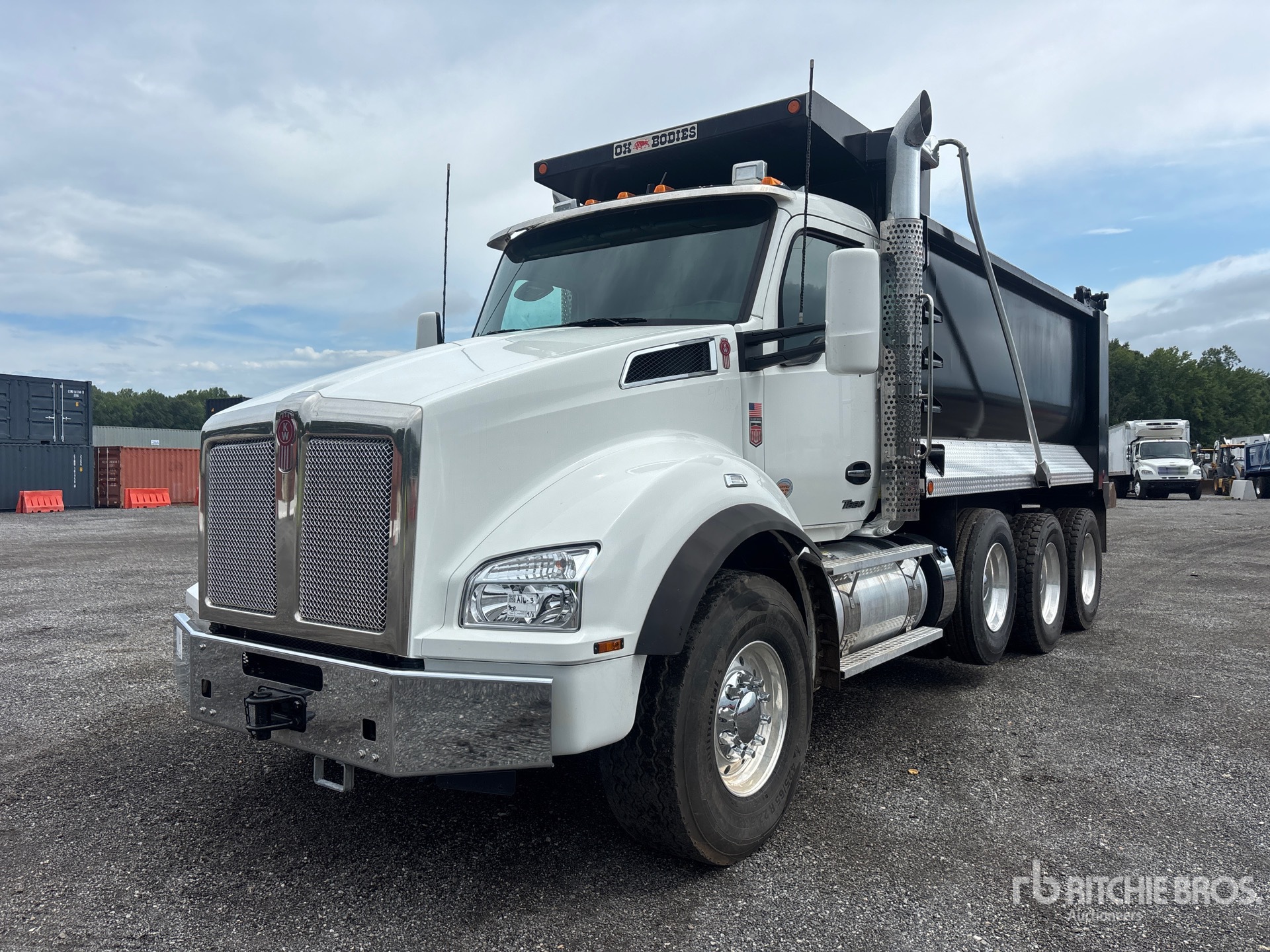 Photo of 2025 Kenworth T880