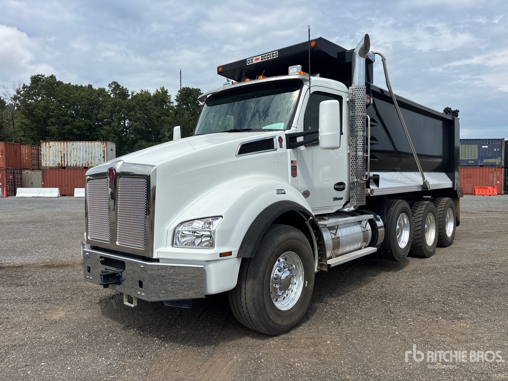 Photo of 2025 Kenworth T880