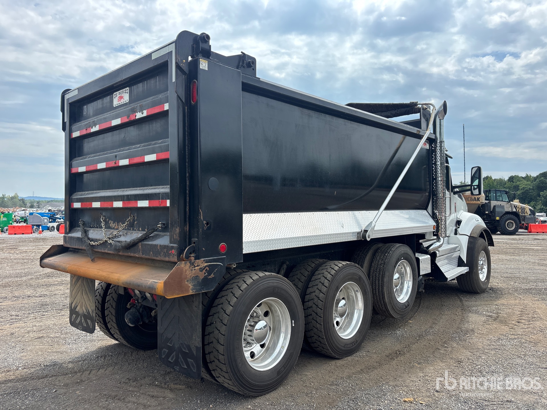 2025 Kenworth T880