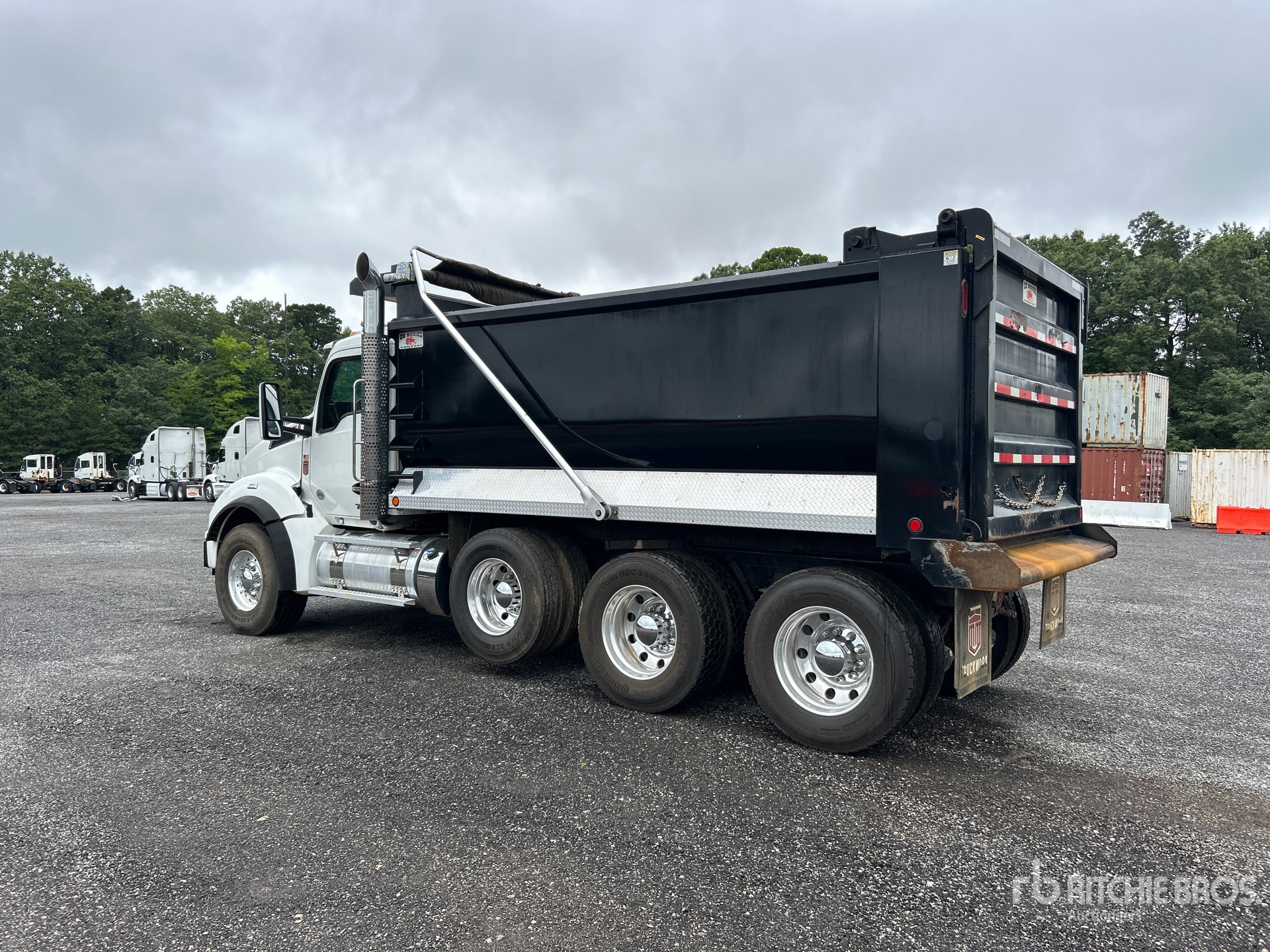 2025 Kenworth T880