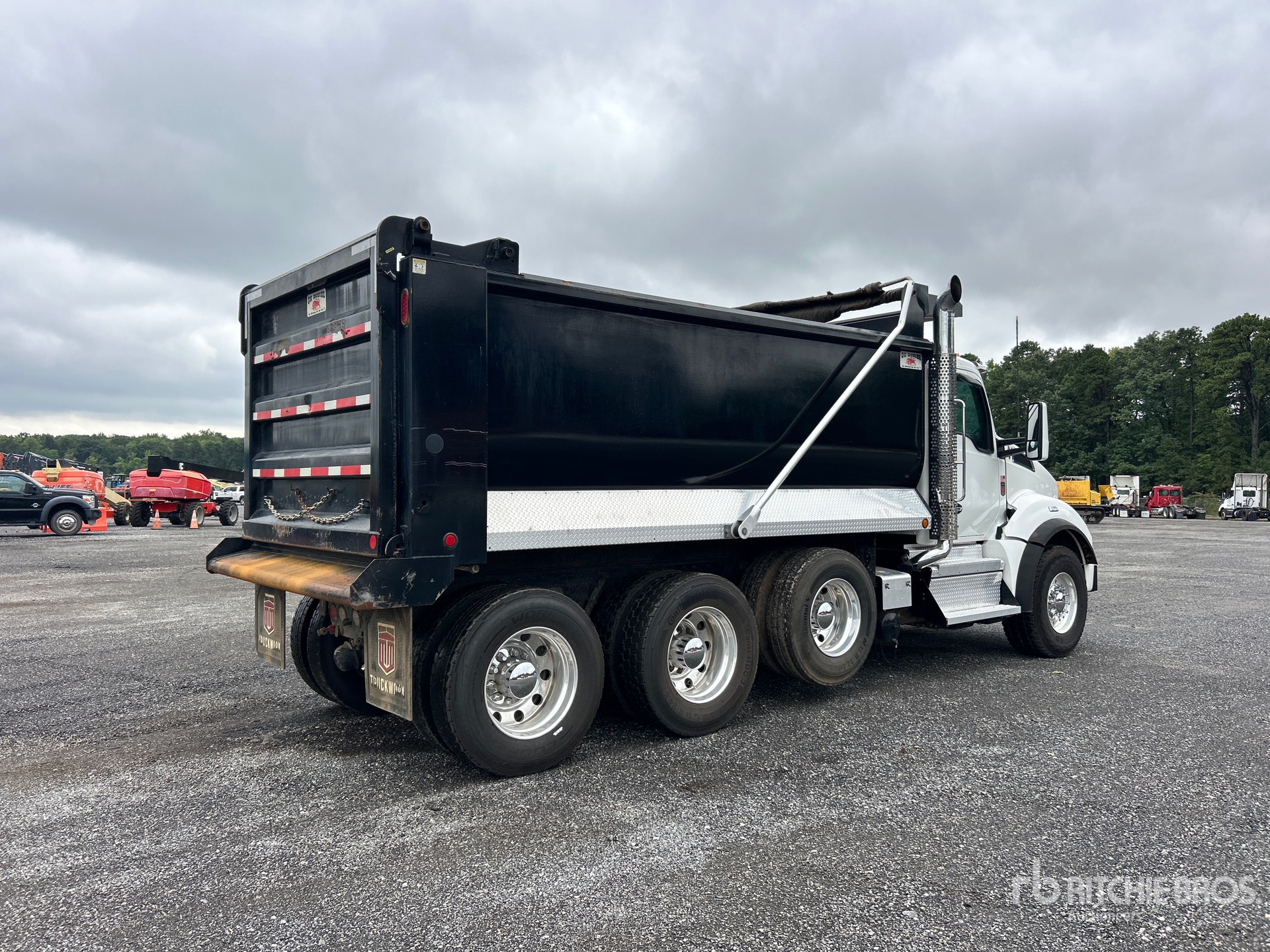 2025 Kenworth T880