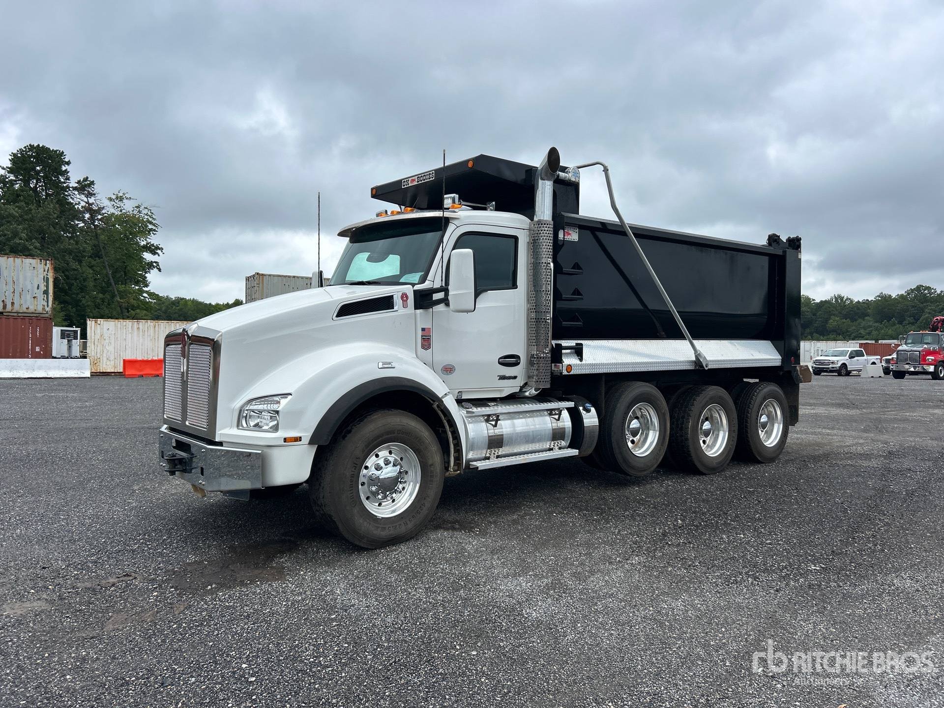 Photo of 2025 Kenworth T880