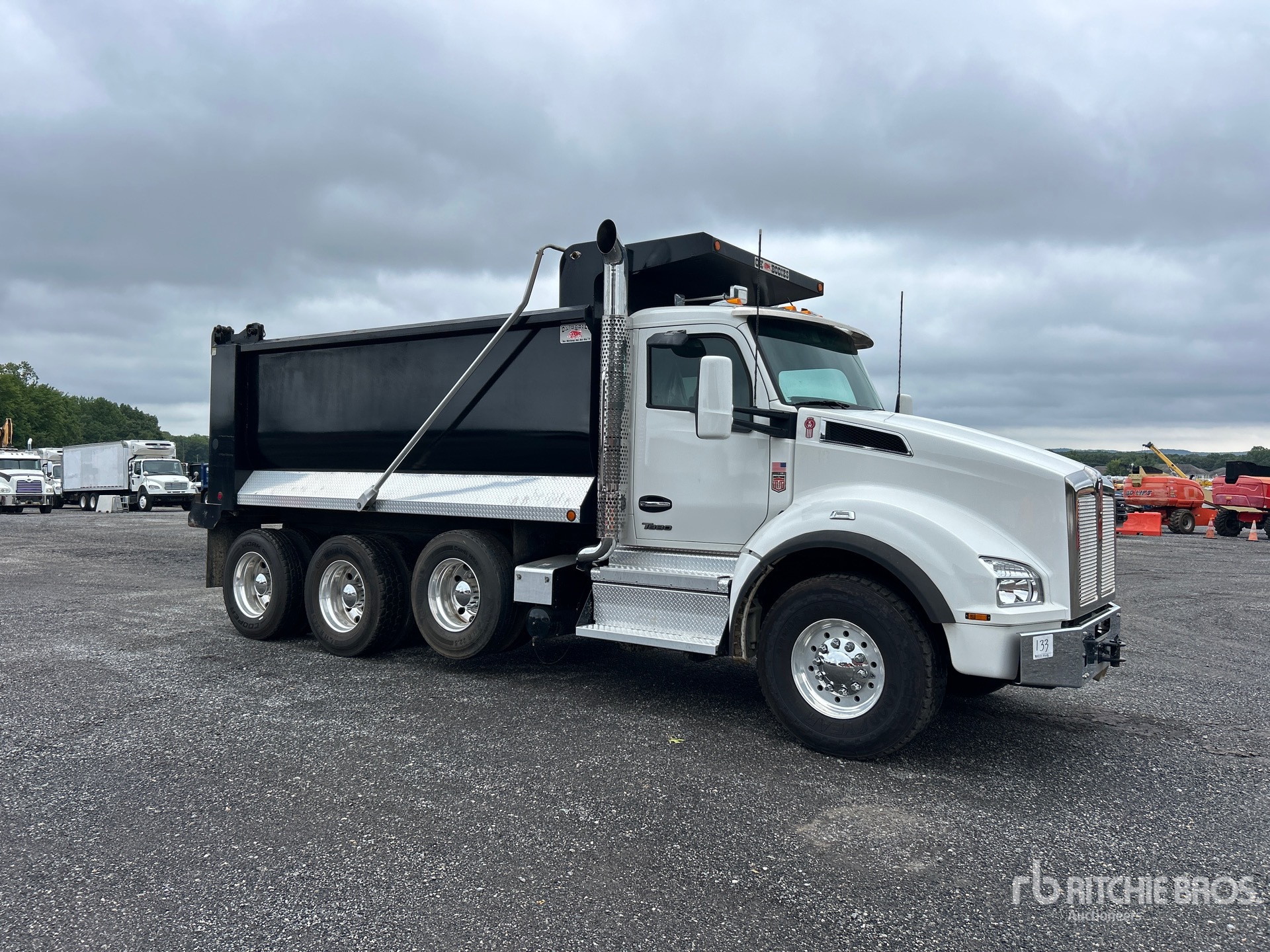 2025 Kenworth T880