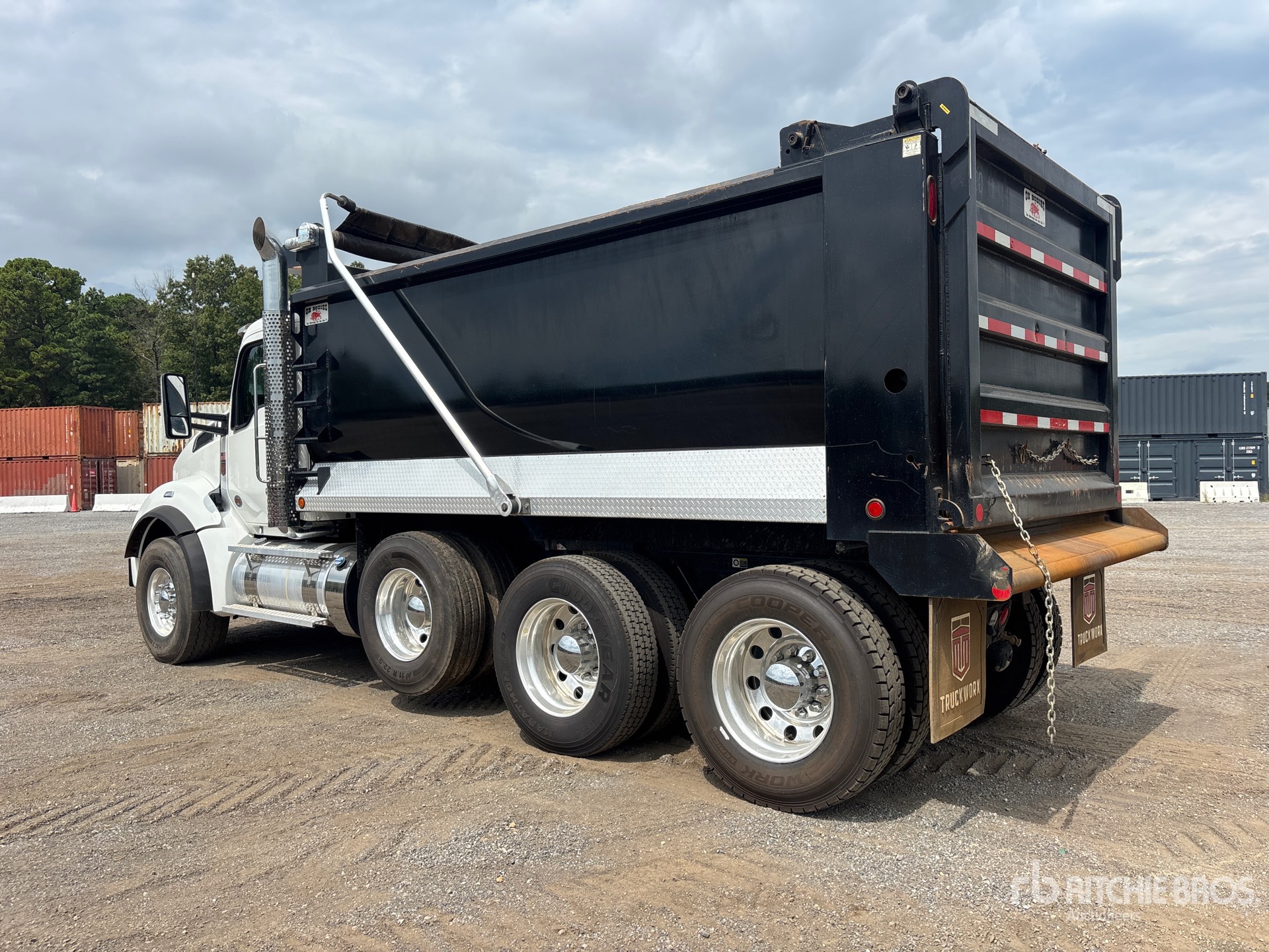 2025 Kenworth T880