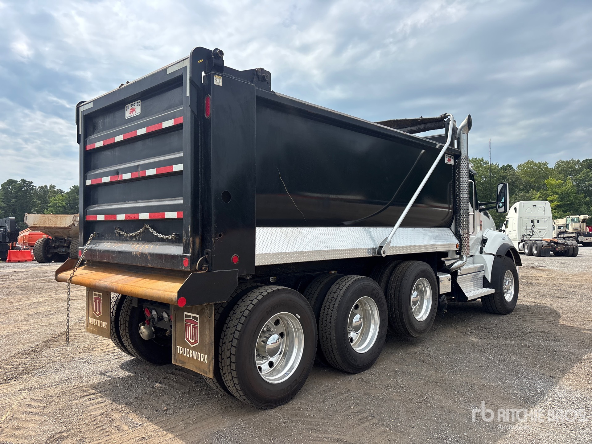 2025 Kenworth T880