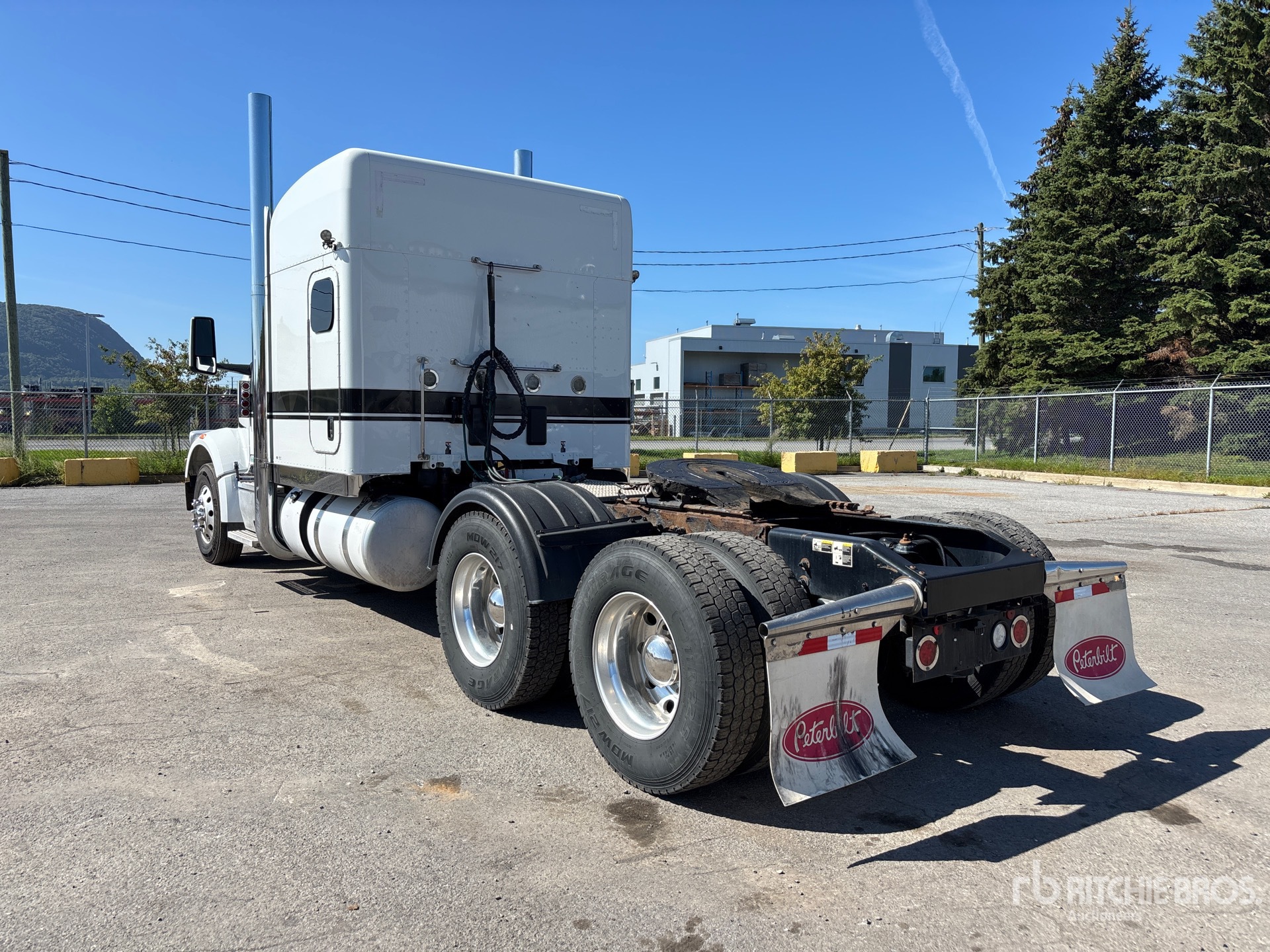 2023 Peterbilt 567